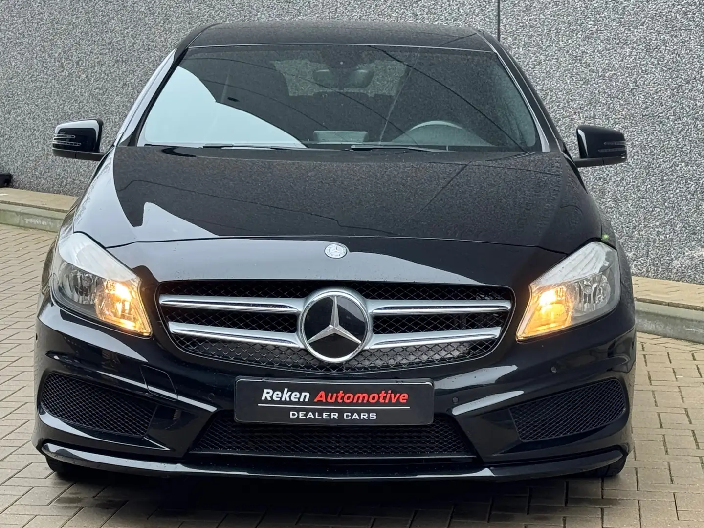 Mercedes-Benz A 180 AMG Navi Carplay Clima Camera Schwarz - 2