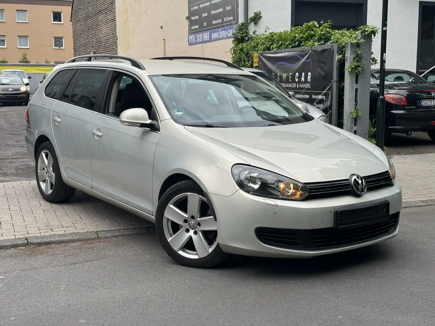 Volkswagen Golf Variant KOMBI / AUTOMATIK / Gris - 1