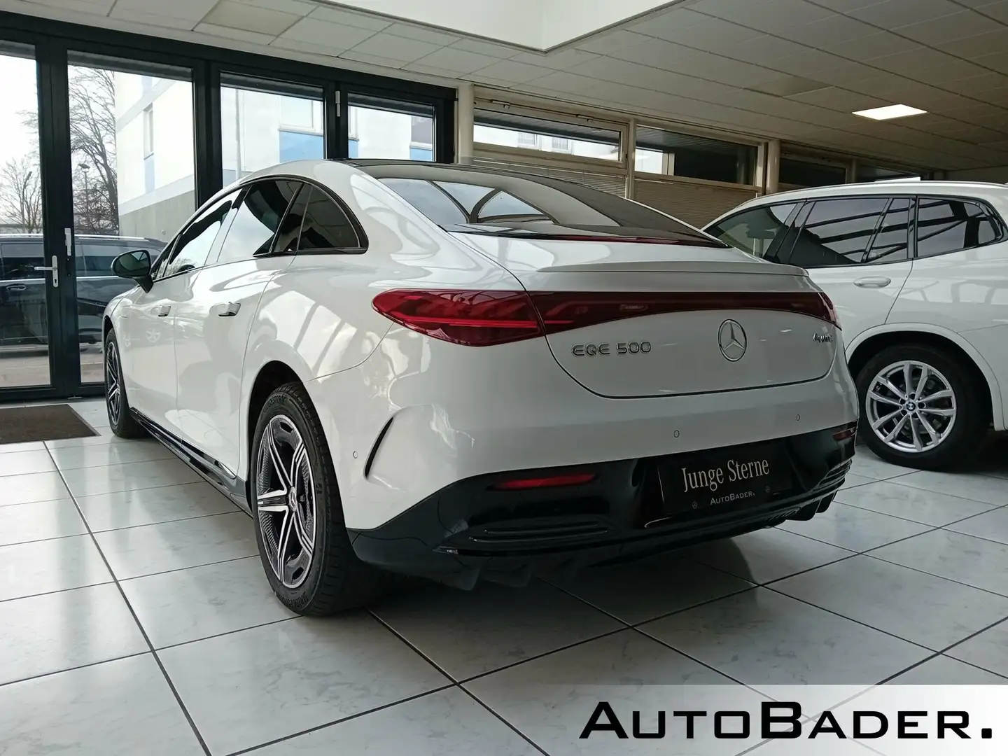 Mercedes-Benz EQE 500 EQE 500 4M AMG HYPER AIRMATIC PSD DigiLi DISTRO Bílá - 2
