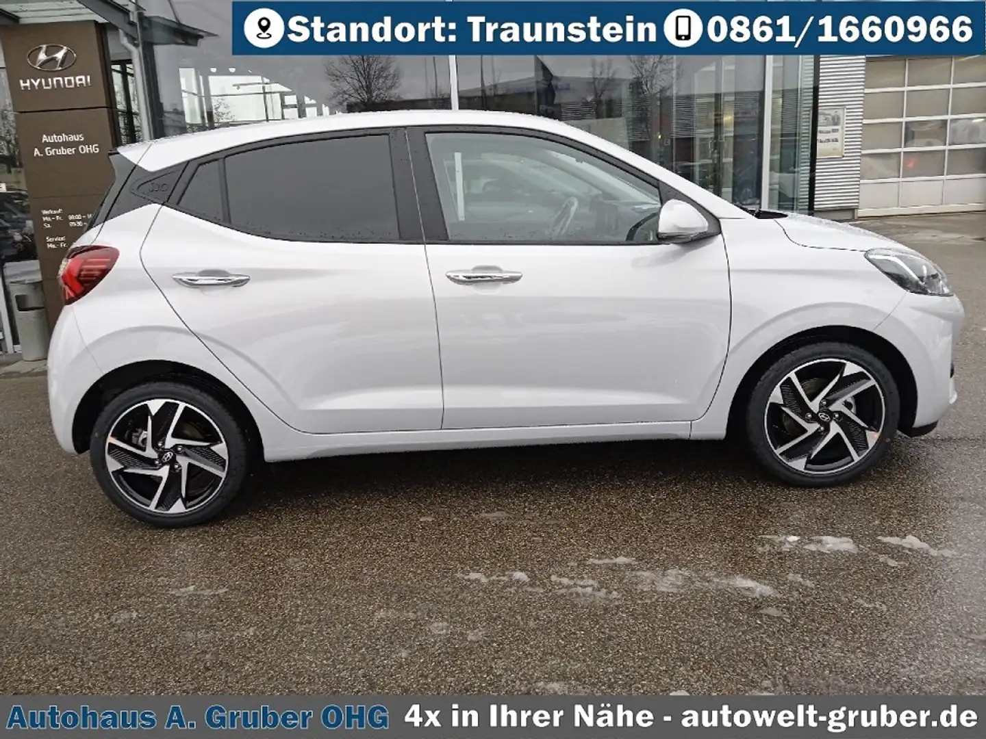 Hyundai i10 1.2 Benzin (79 PS) Prime + Smart Key + Navigation Šedá - 2