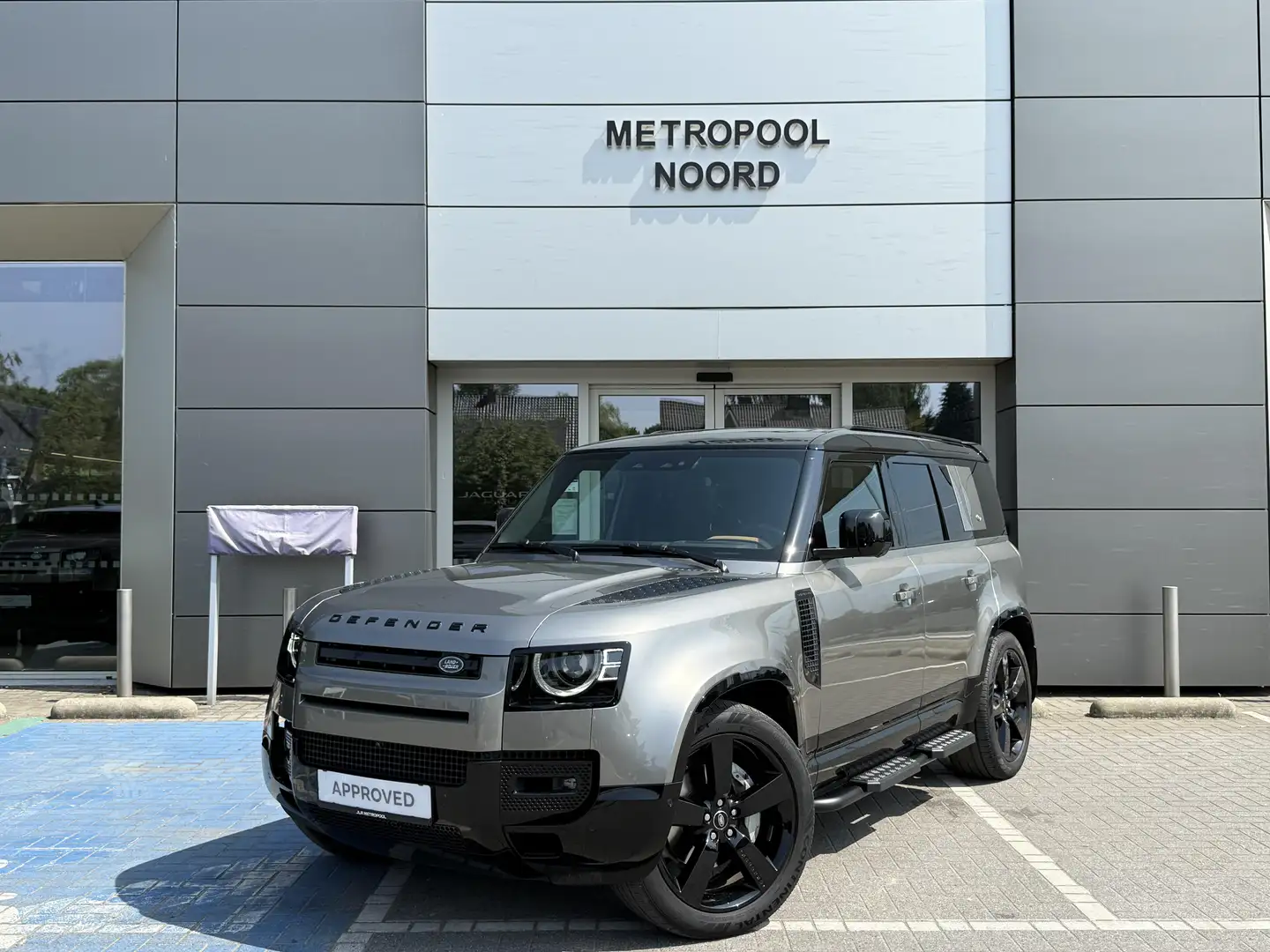 Land Rover Defender X-Dynamic HSE/ JumpSeat/ Licht Beige - 1