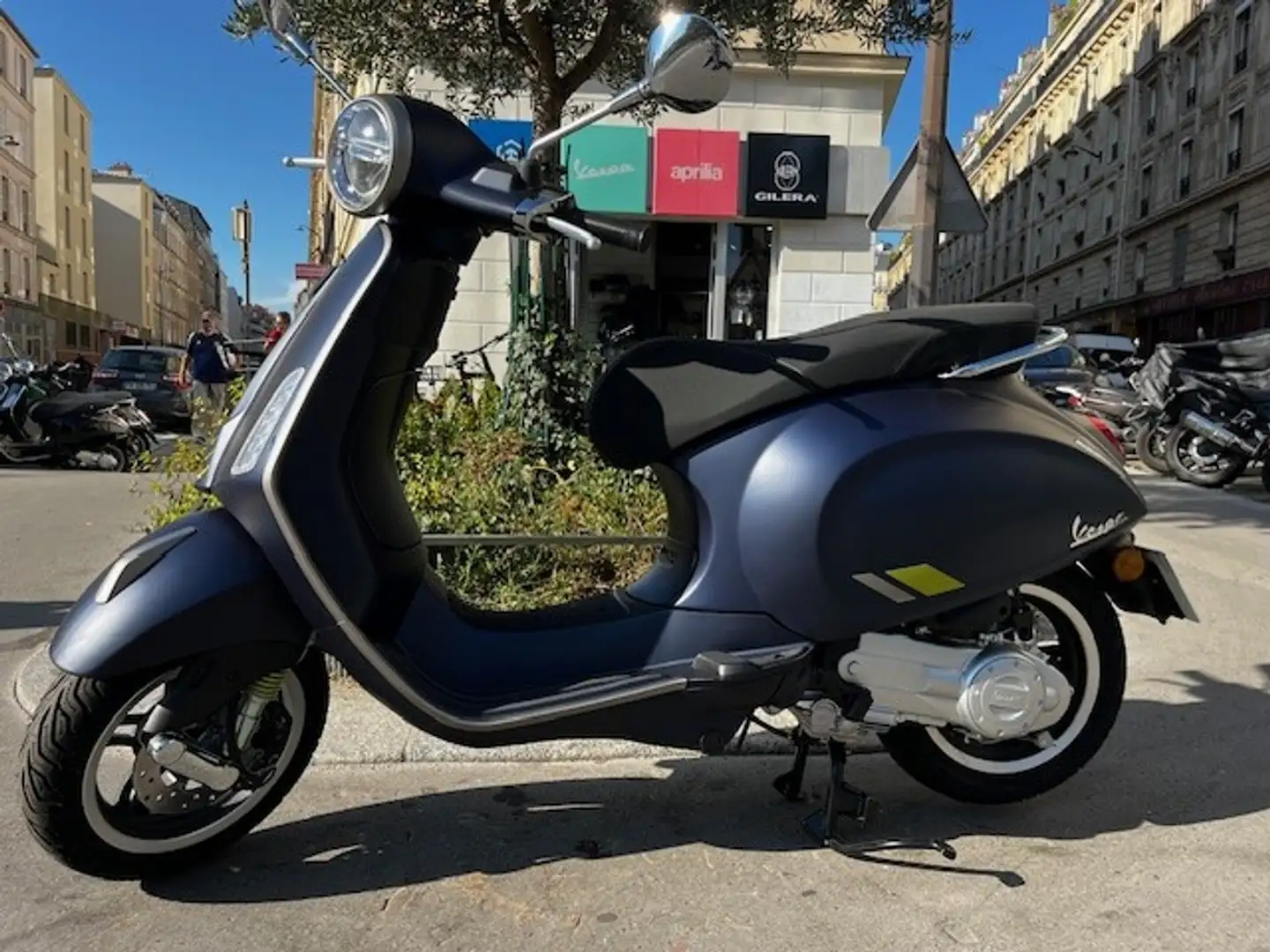 Vespa Primavera 50 Blauw - 1