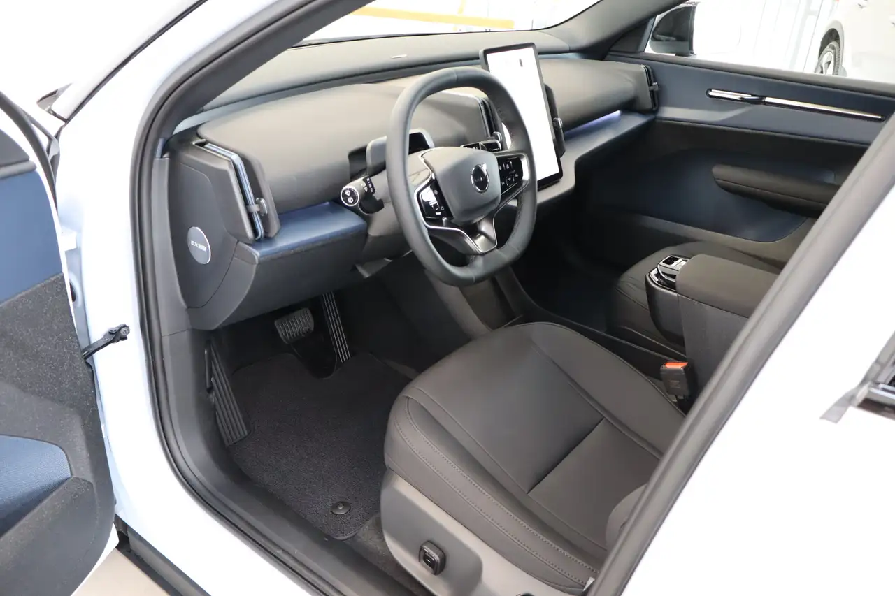 Volvo EX30 2026
