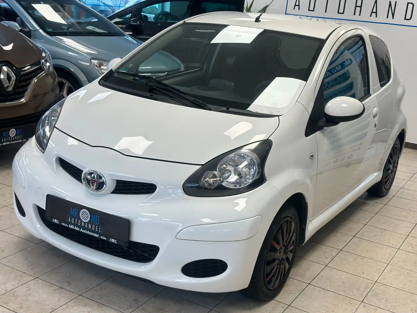 Toyota AYGO Edition°Navi°Klima°Tüv°8x Bereift Weiß - 2