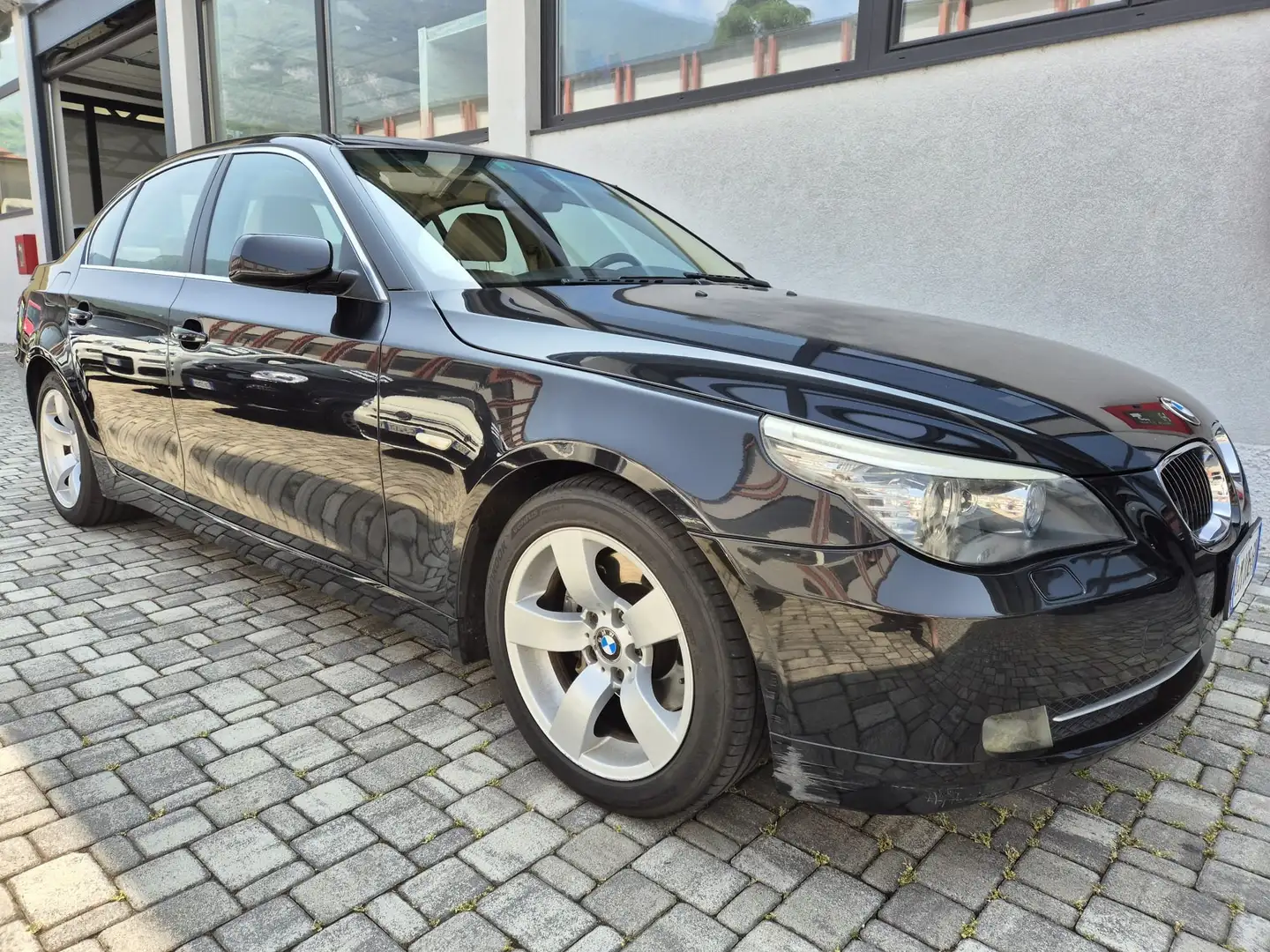 BMW 525 525i Attiva Nero - 1