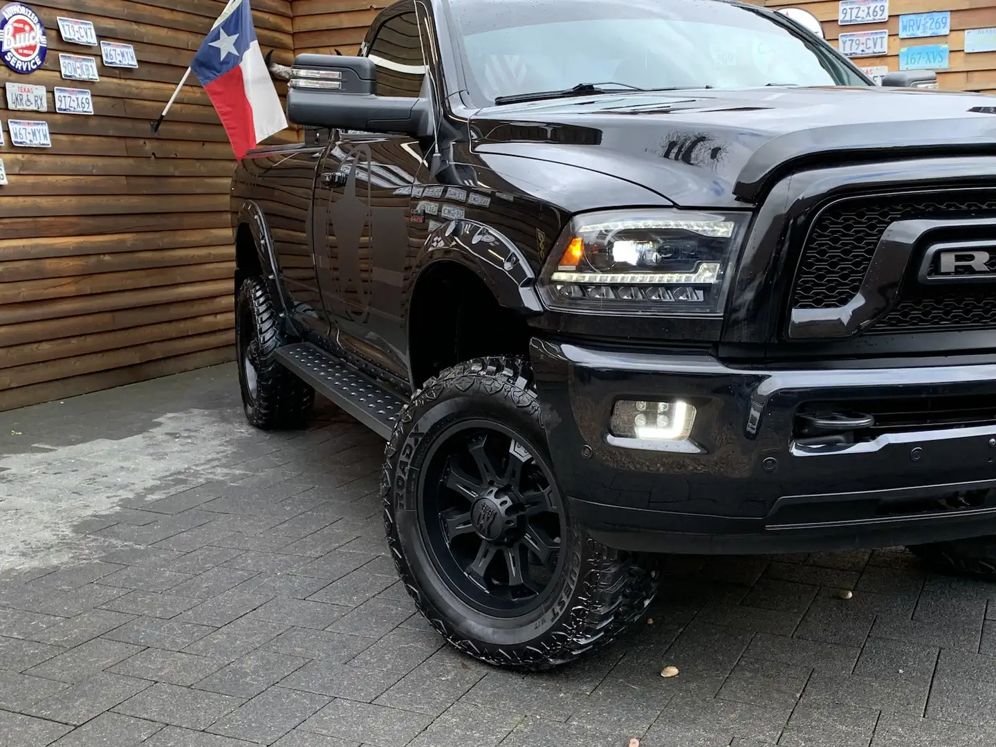Dodge RAM 2500 6.4L 4x4 Single Cab LPG LED Kamera AHK Schwarz - 2