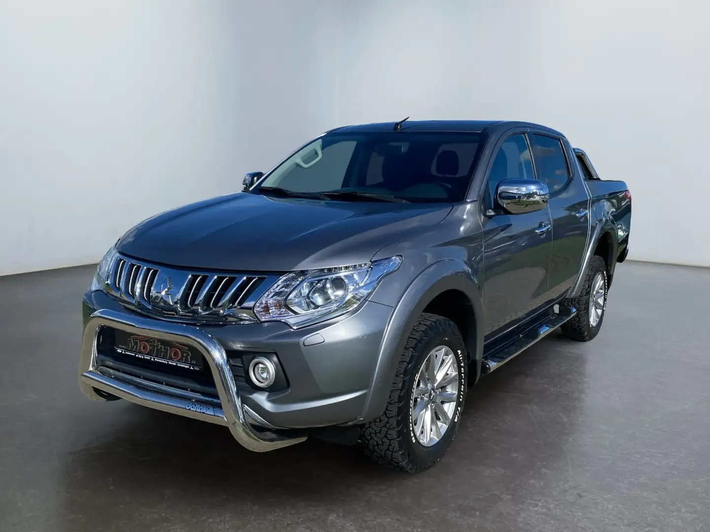 Mitsubishi L200 Top 2,4L DI-D 4WD TEMP KAM SHZ NAVI DAB Grigio - 2