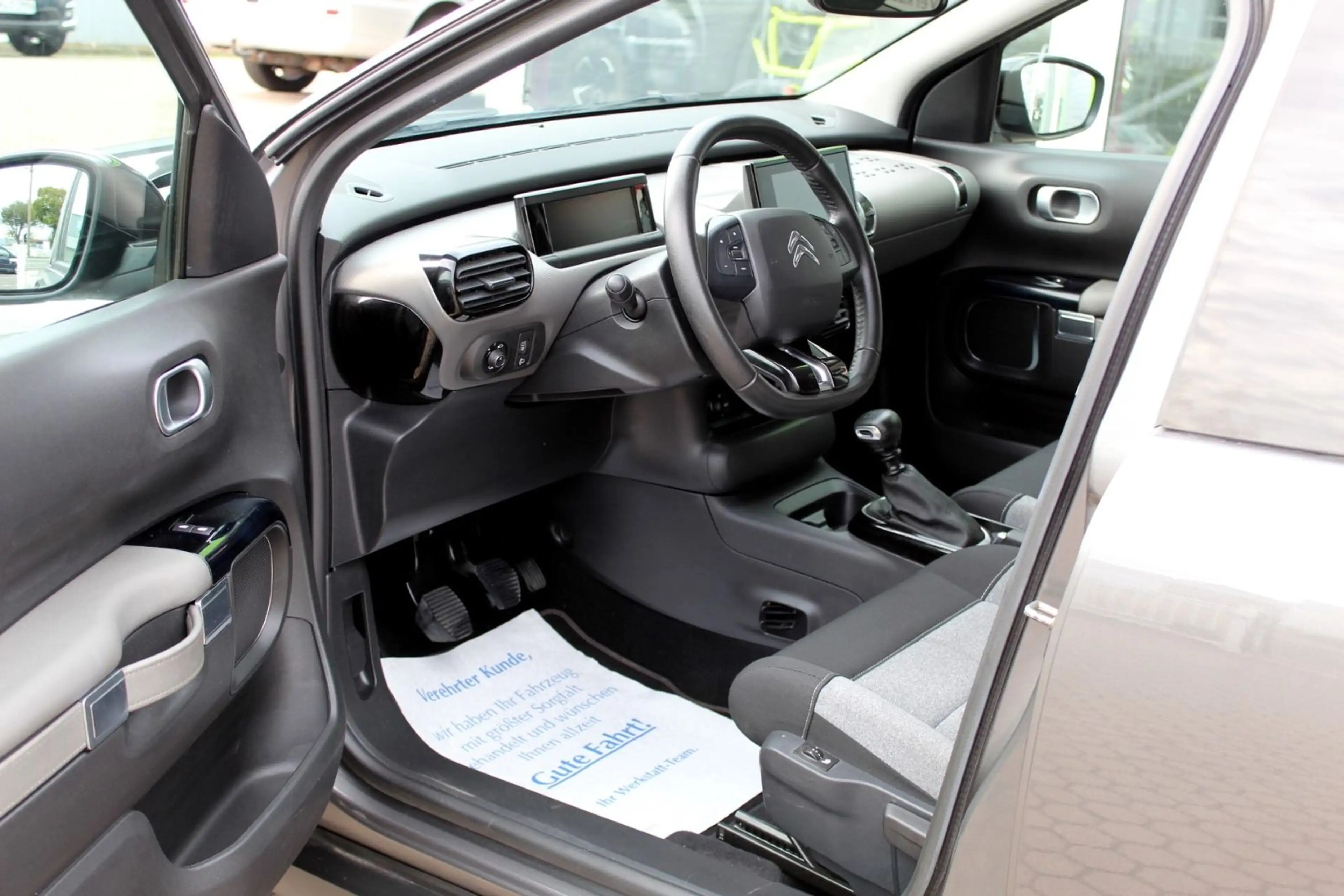Citroen C4 Cactus C-Series Sitzheizung Tempomat TÜV Neu — photo 6