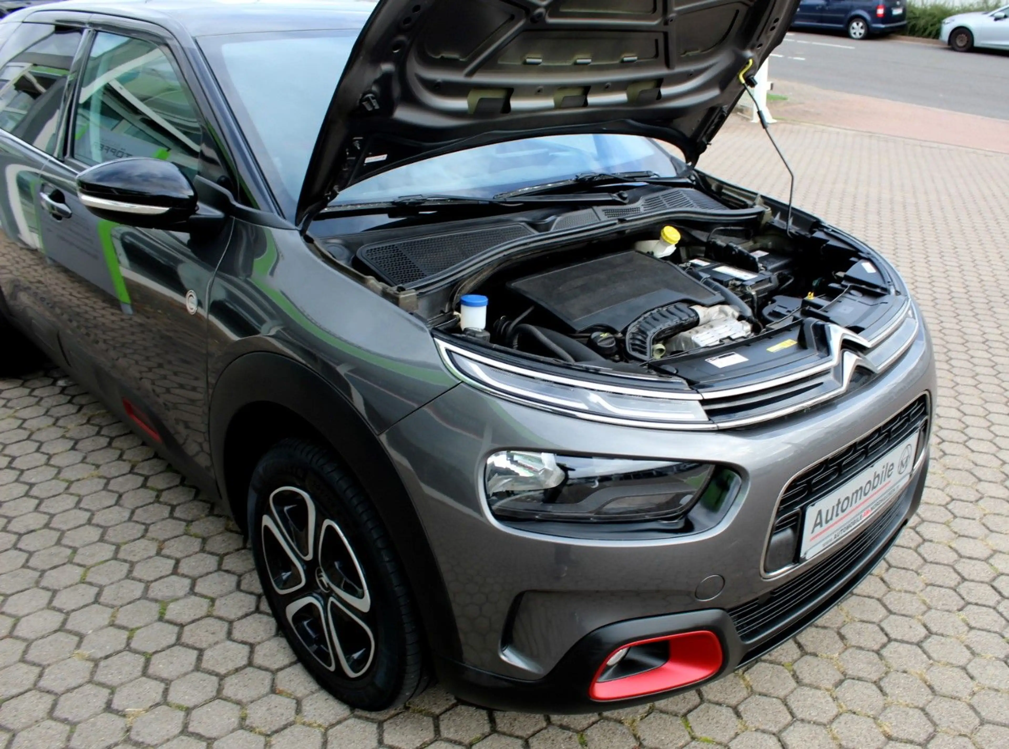 Citroen C4 Cactus C-Series Sitzheizung Tempomat TÜV Neu — photo 2