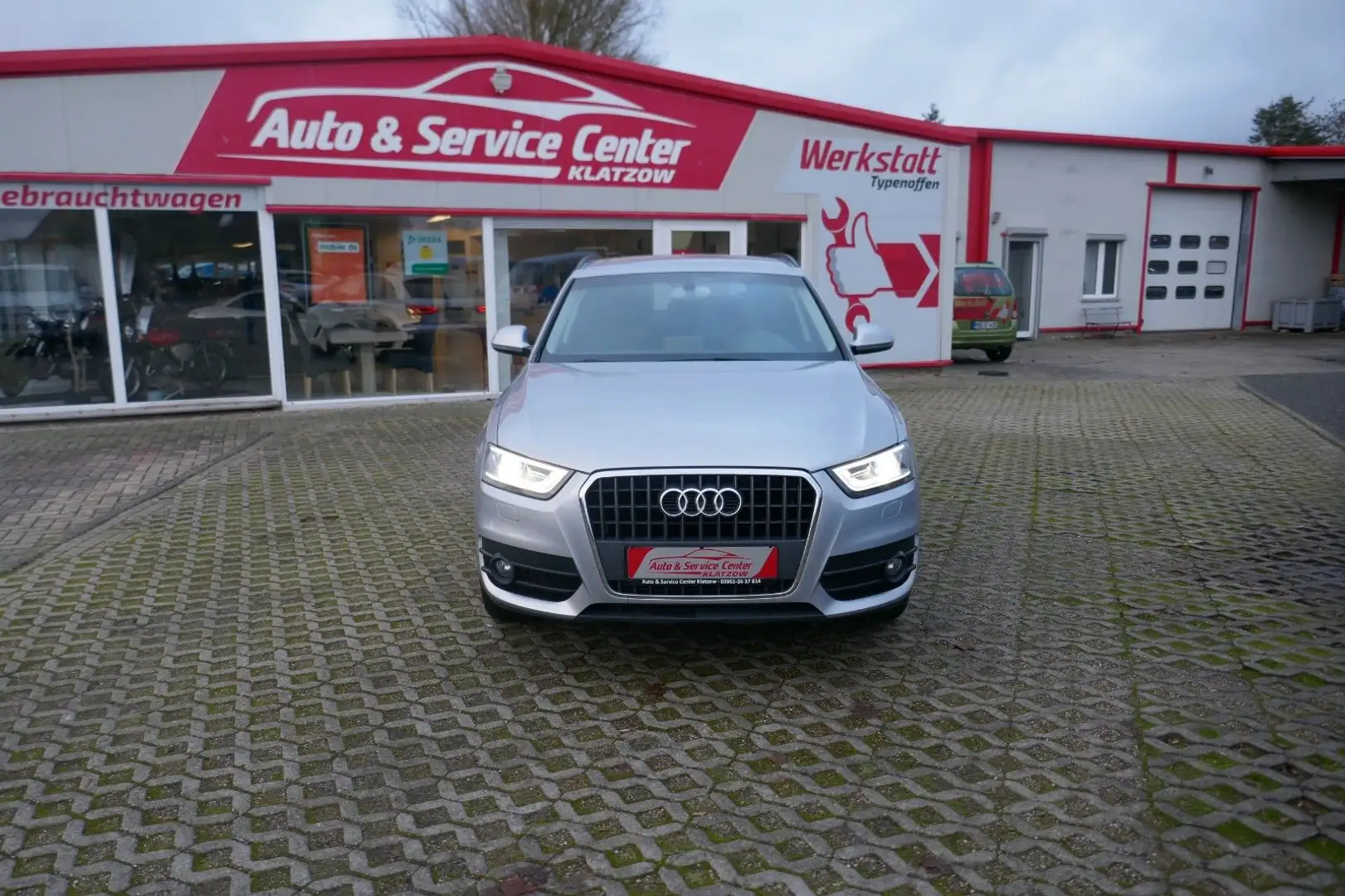 Audi Q3 2.0 TDI 103kW SHZ NAVI BI-XENON Gris - 2