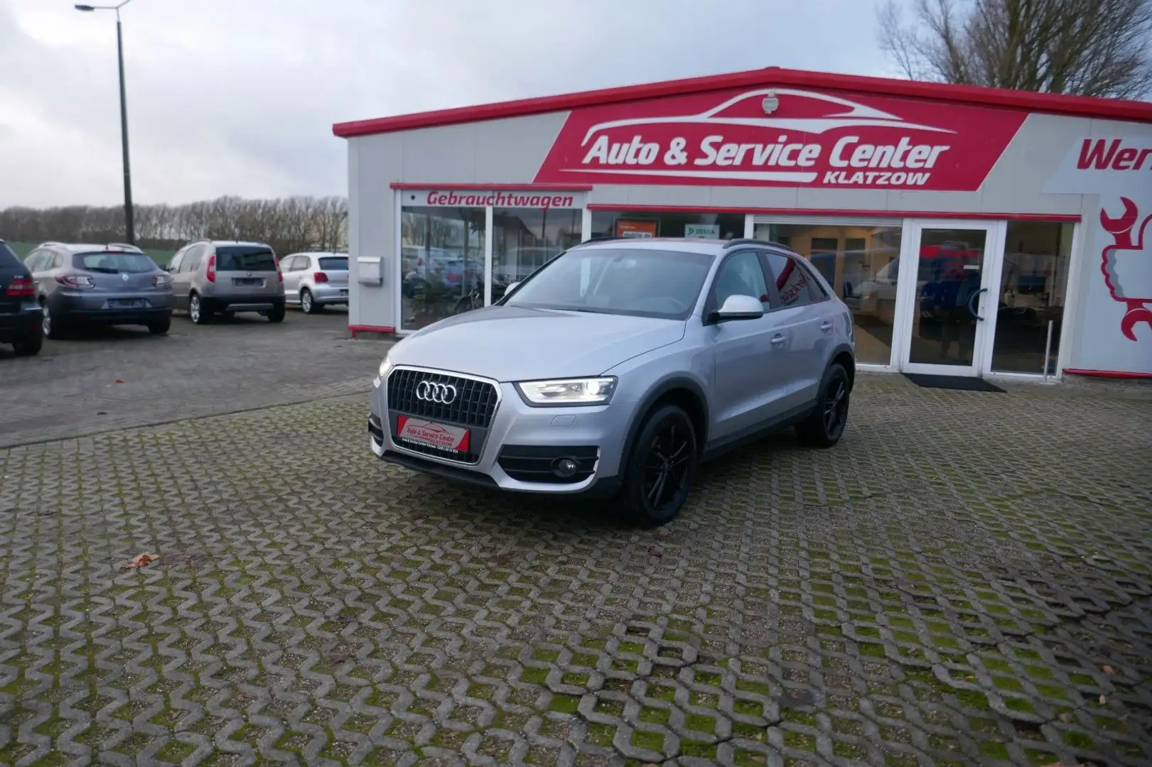 Audi Q3 2.0 TDI 103kW SHZ NAVI BI-XENON Gris - 1