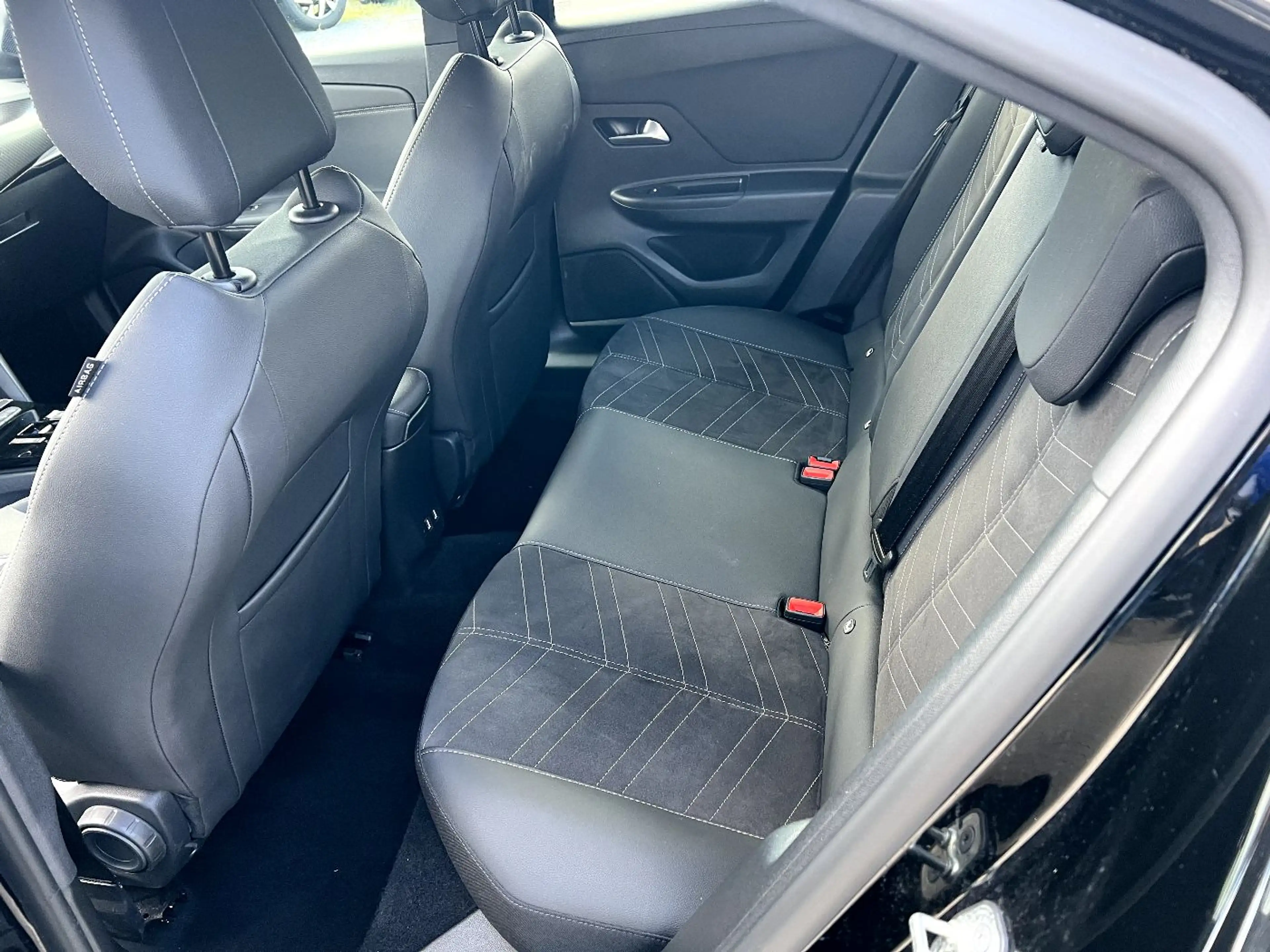 Opel Mokka-E Mokka e Ultimate *LED Navi Kamera Alcantara* — photo 12