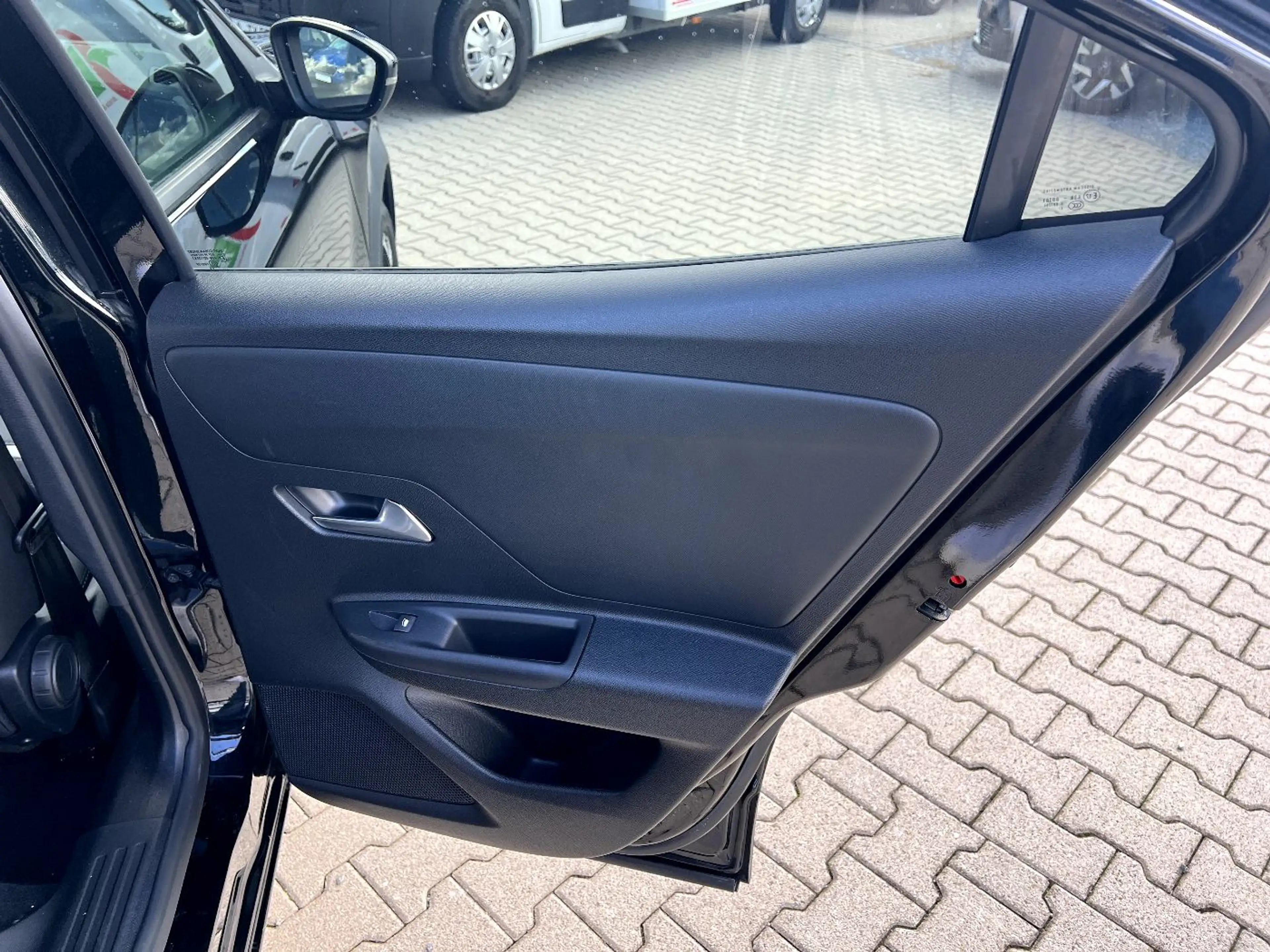 Opel Mokka-E Mokka e Ultimate *LED Navi Kamera Alcantara* — photo 14