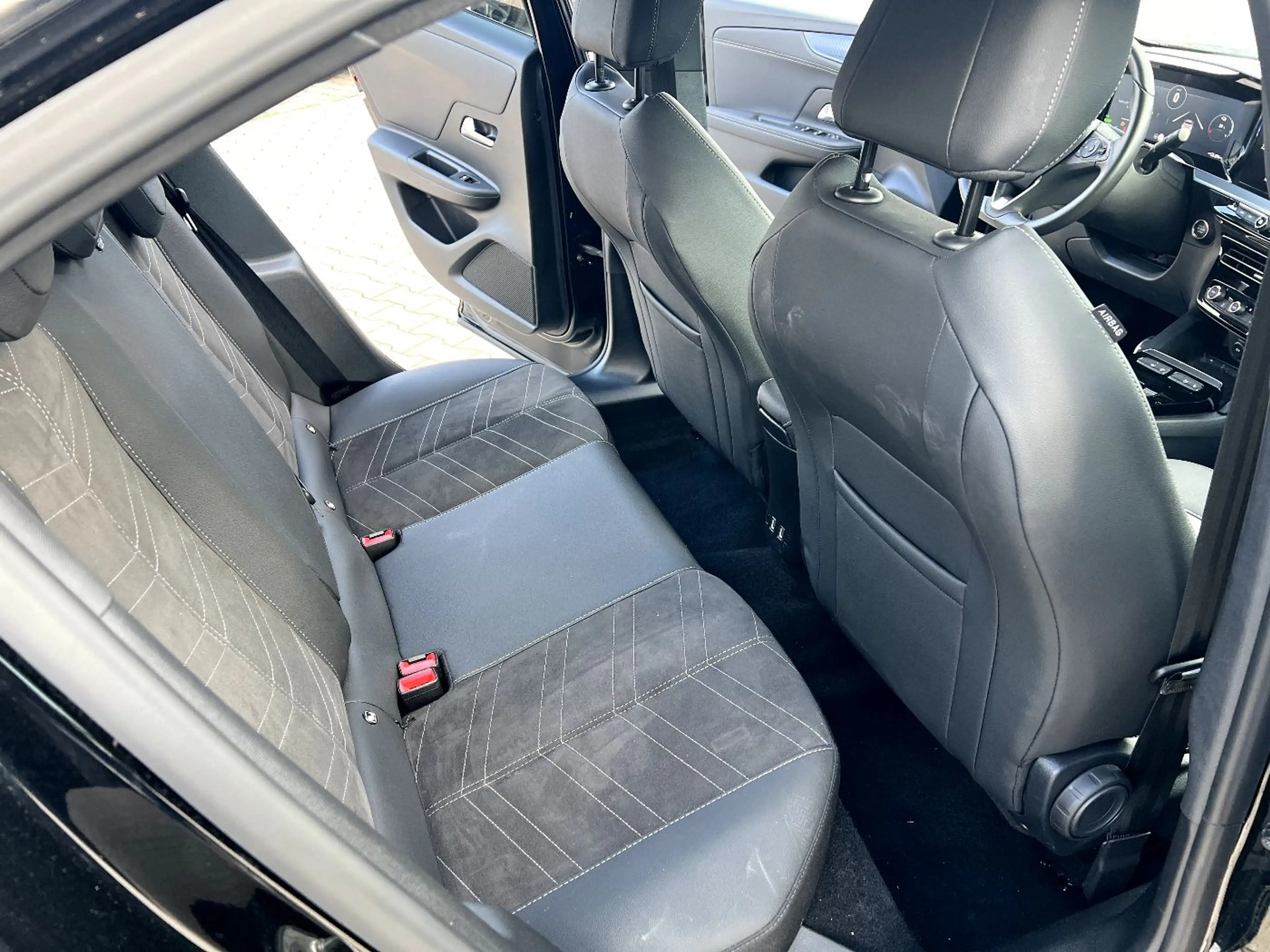 Opel Mokka-E Mokka e Ultimate *LED Navi Kamera Alcantara* — photo 15