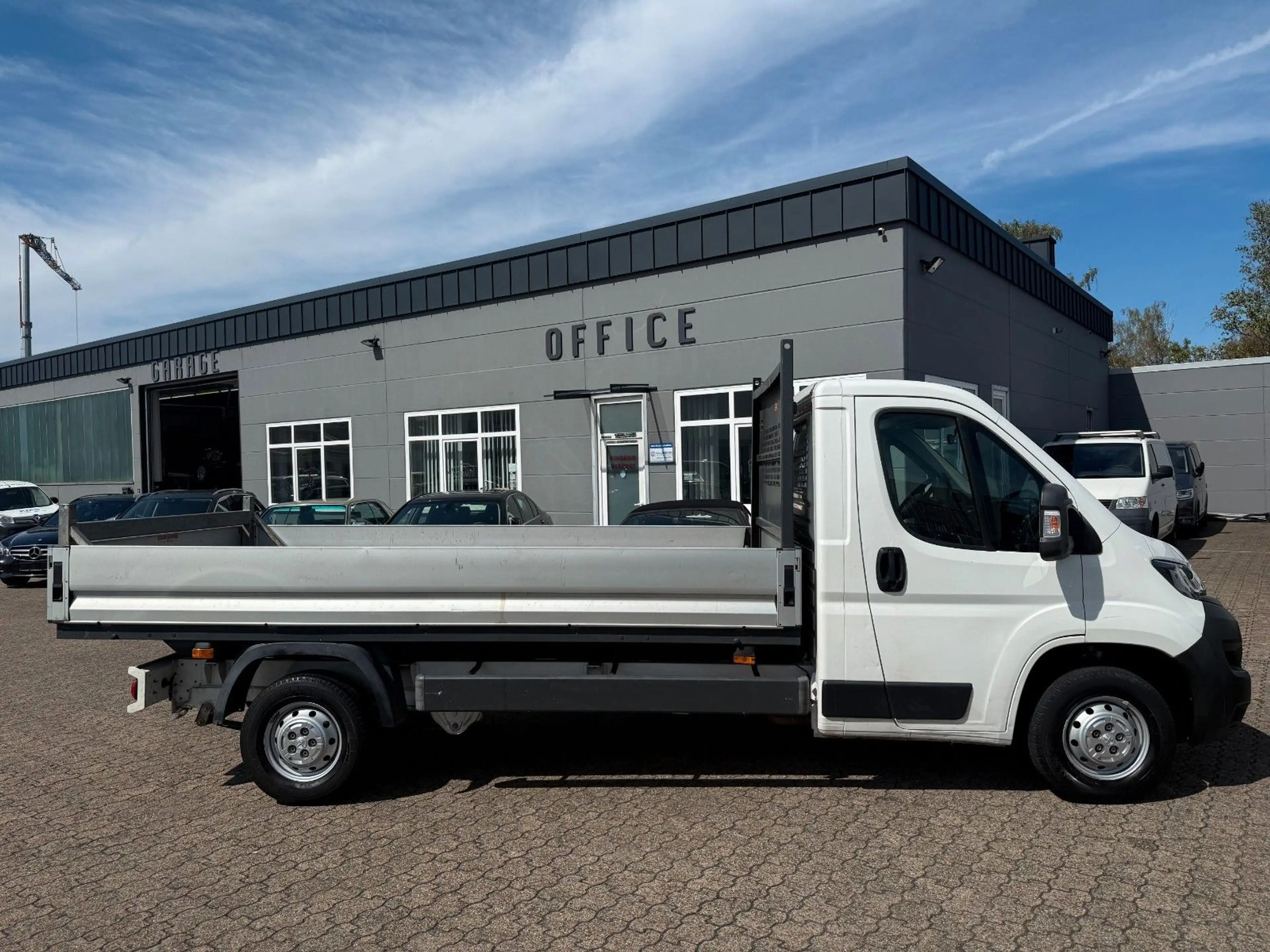 Peugeot Boxer Pritsche 335 L3 BlueHDi 130 3 Sitzer — photo 4