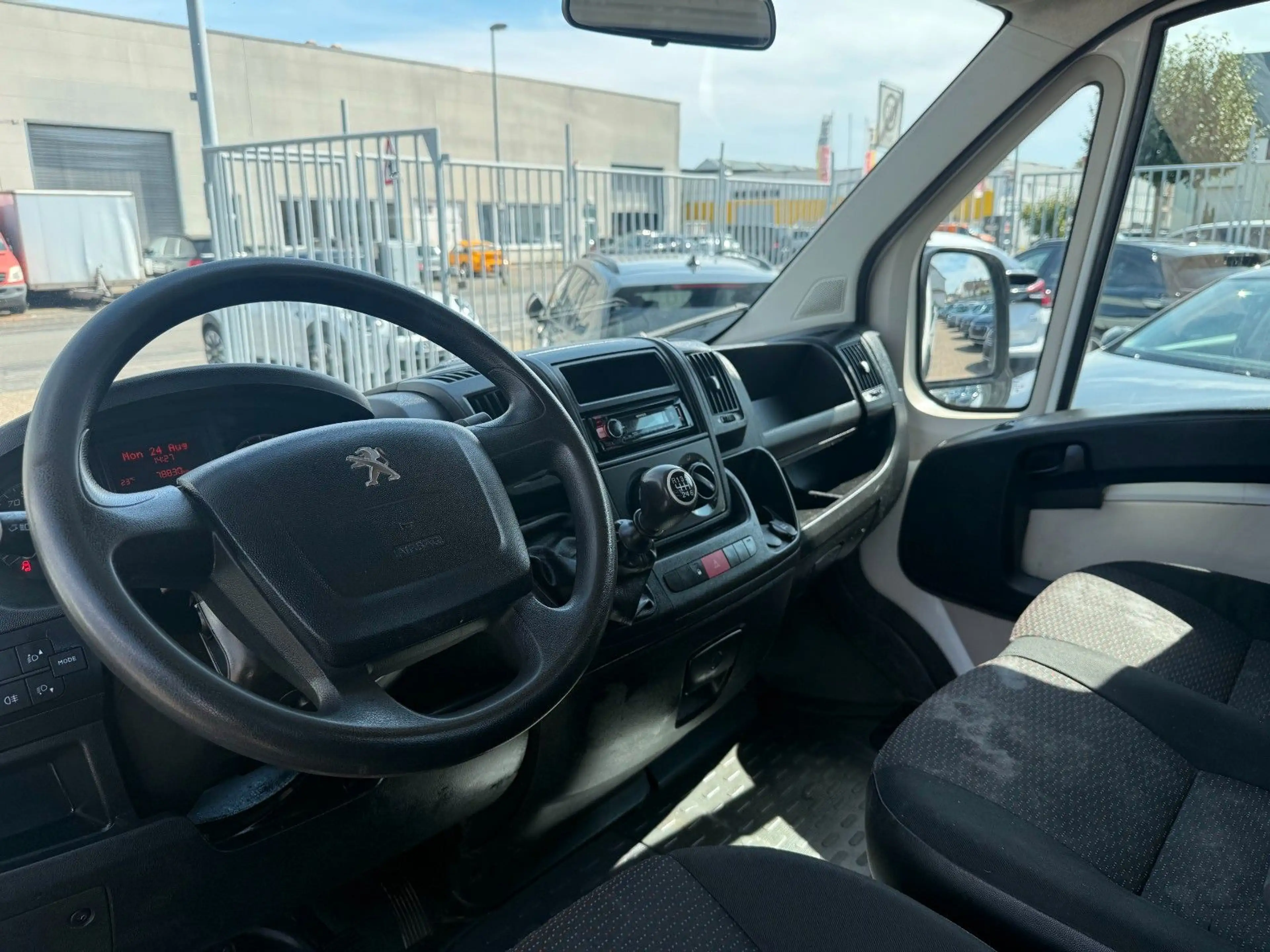 Peugeot Boxer Pritsche 335 L3 BlueHDi 130 3 Sitzer — photo 10