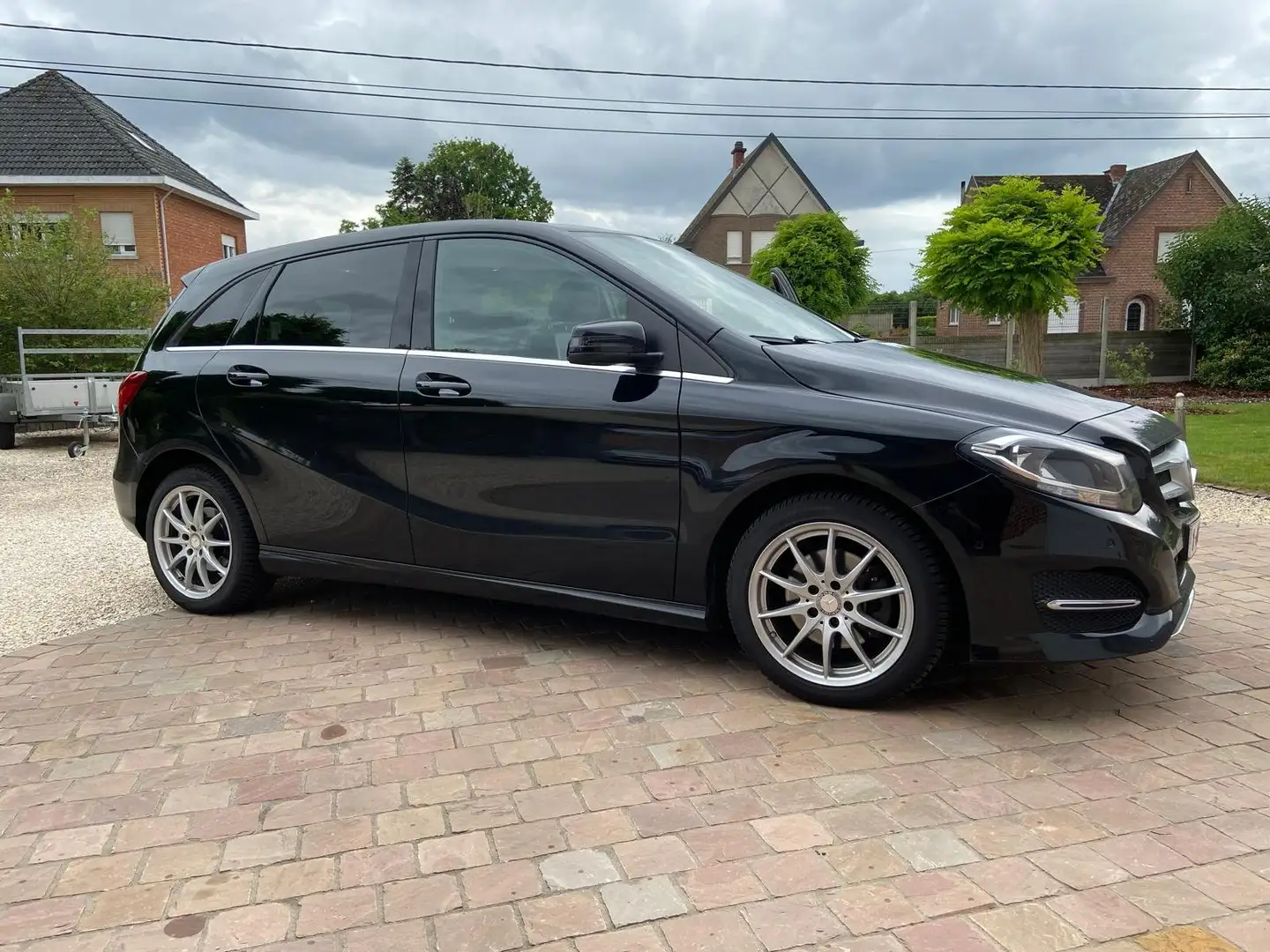 Mercedes-Benz B 180 B 180 BlueEFFICIENCY Edition Zwart - 1