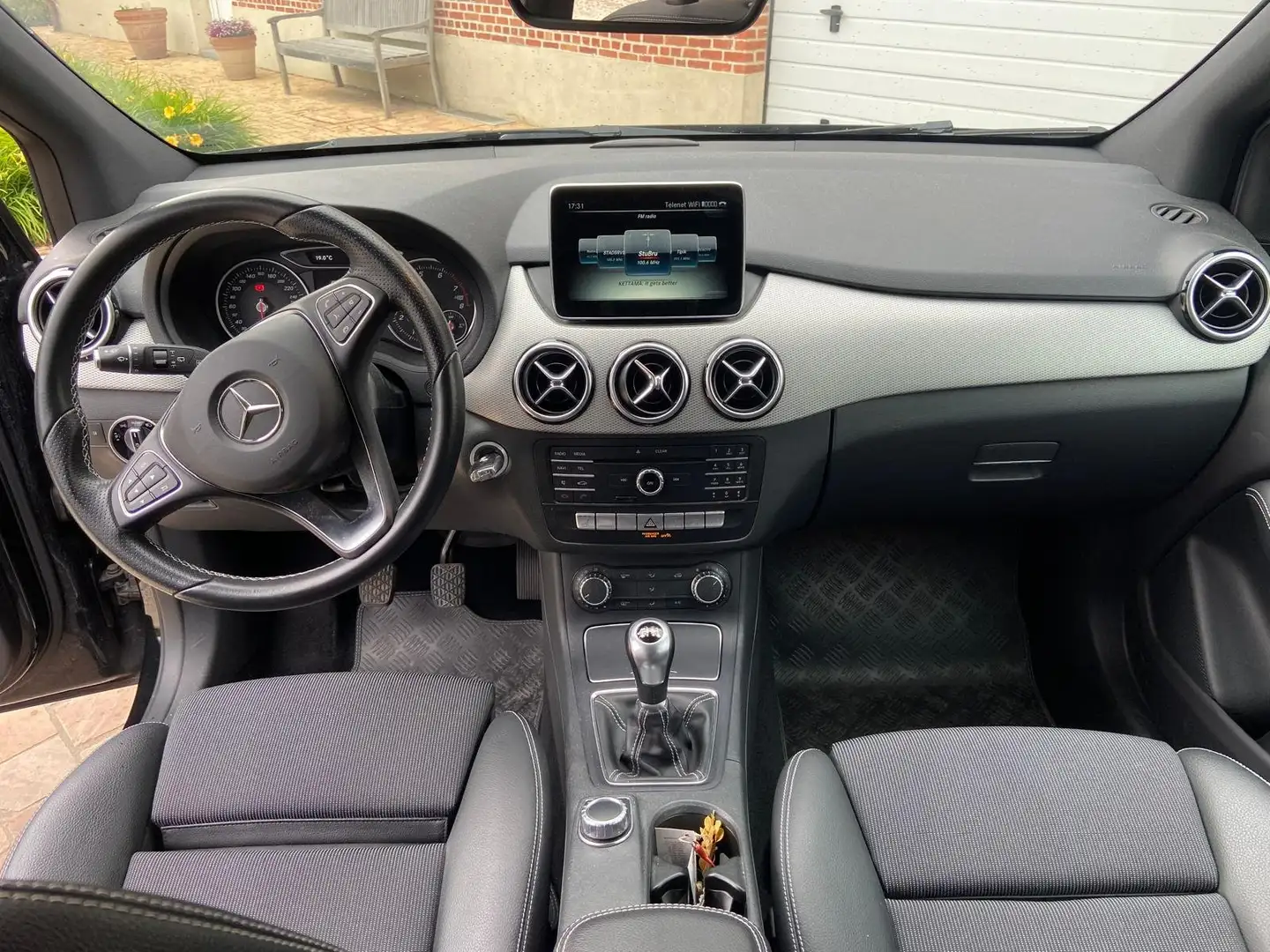 Mercedes-Benz B 180 B 180 BlueEFFICIENCY Edition Zwart - 2
