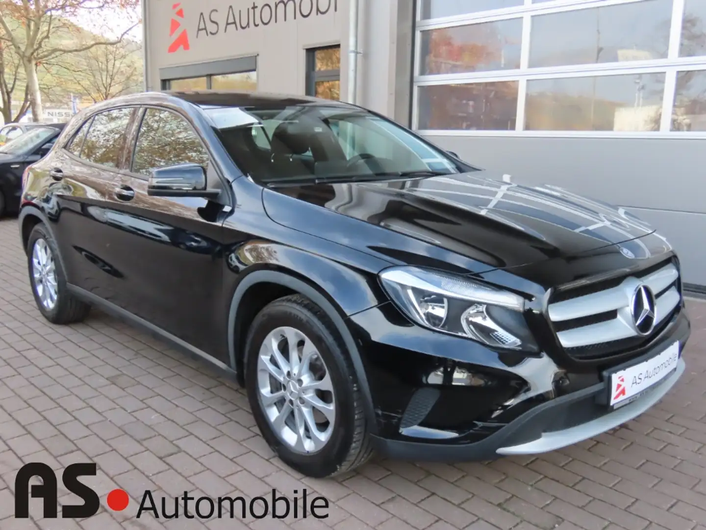 Mercedes-Benz GLA 180 Start-Stop 2.Hand*SHZ*Kamera*AHK*8-fach Zwart - 1