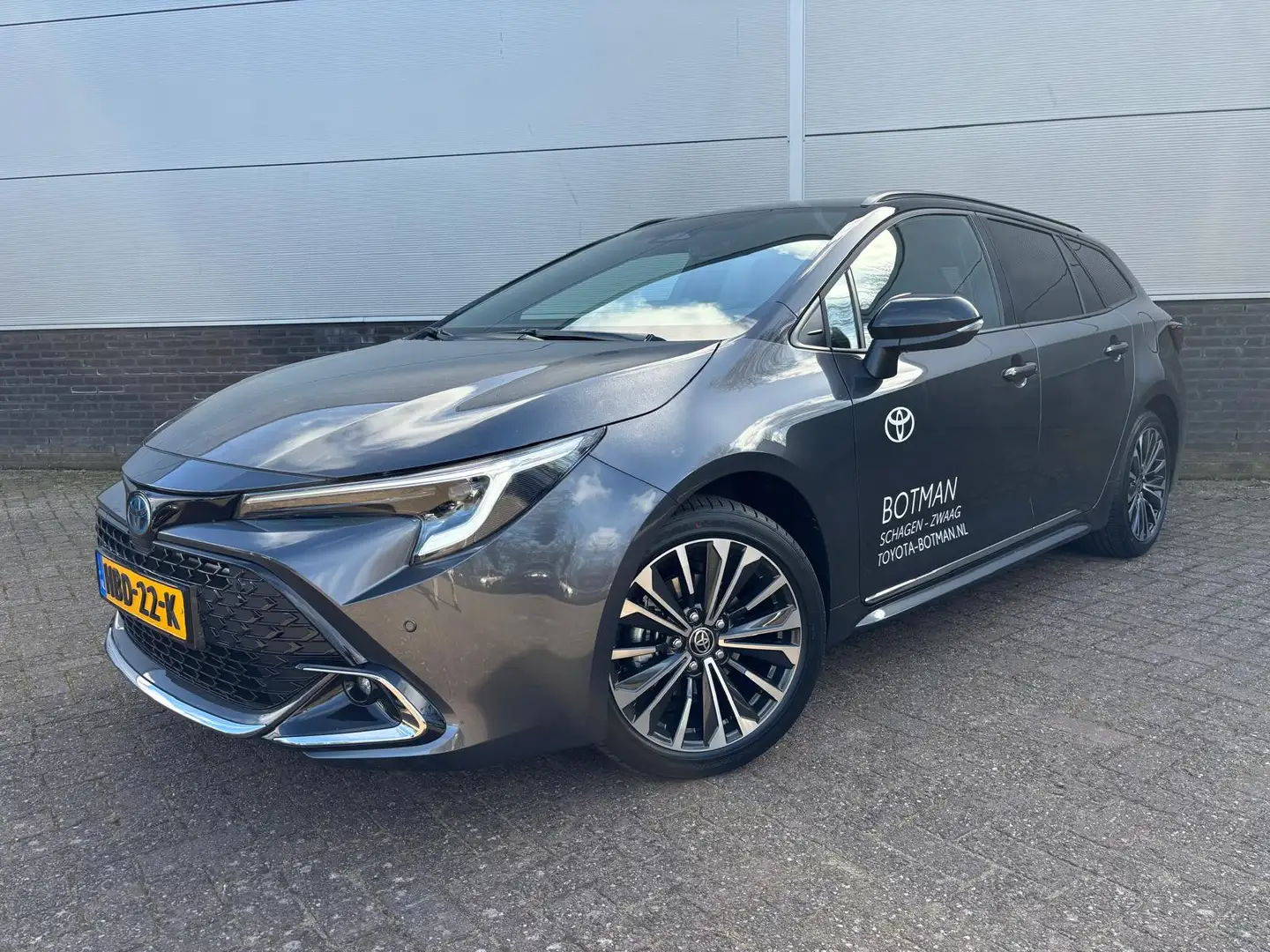 Toyota Corolla Touring Sports Hybrid 140 Dynamic Demonstratie Aut Grijs - 1