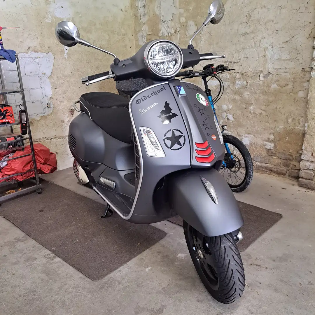 Vespa GTS Super Sport 300 hpe supersport Grau - 1