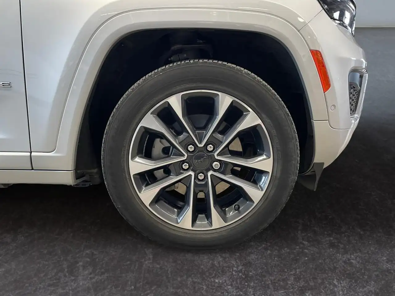 Jeep Grand Cherokee снимка Jeep Grand Cherokee
