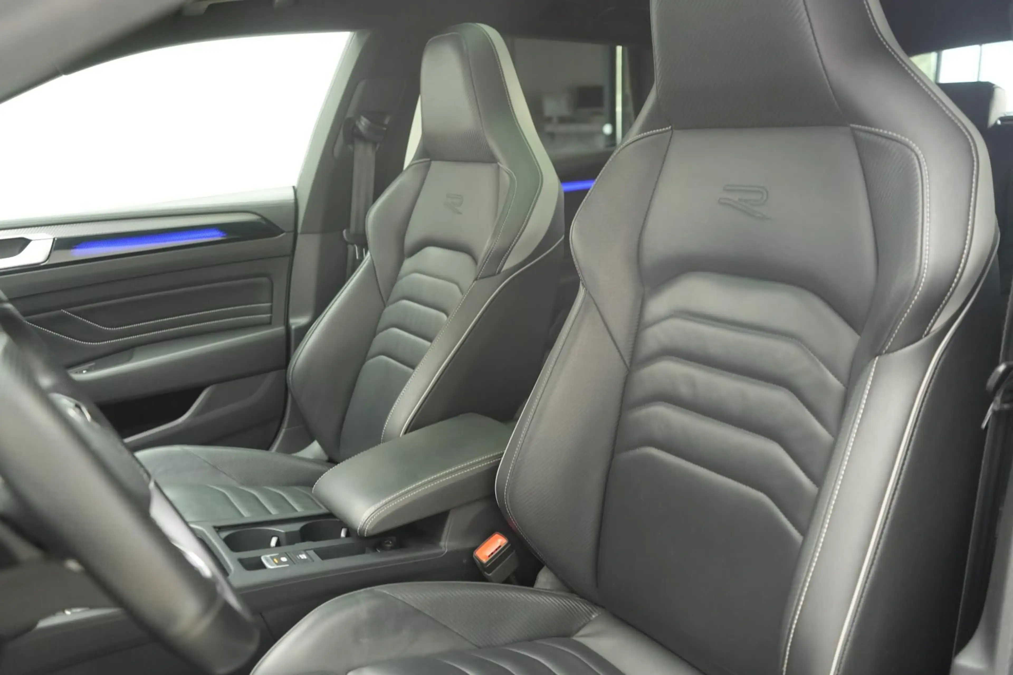 Volkswagen Arteon Shooting Brake 2.0 TDI 4Motion R-Line Pan — photo 14