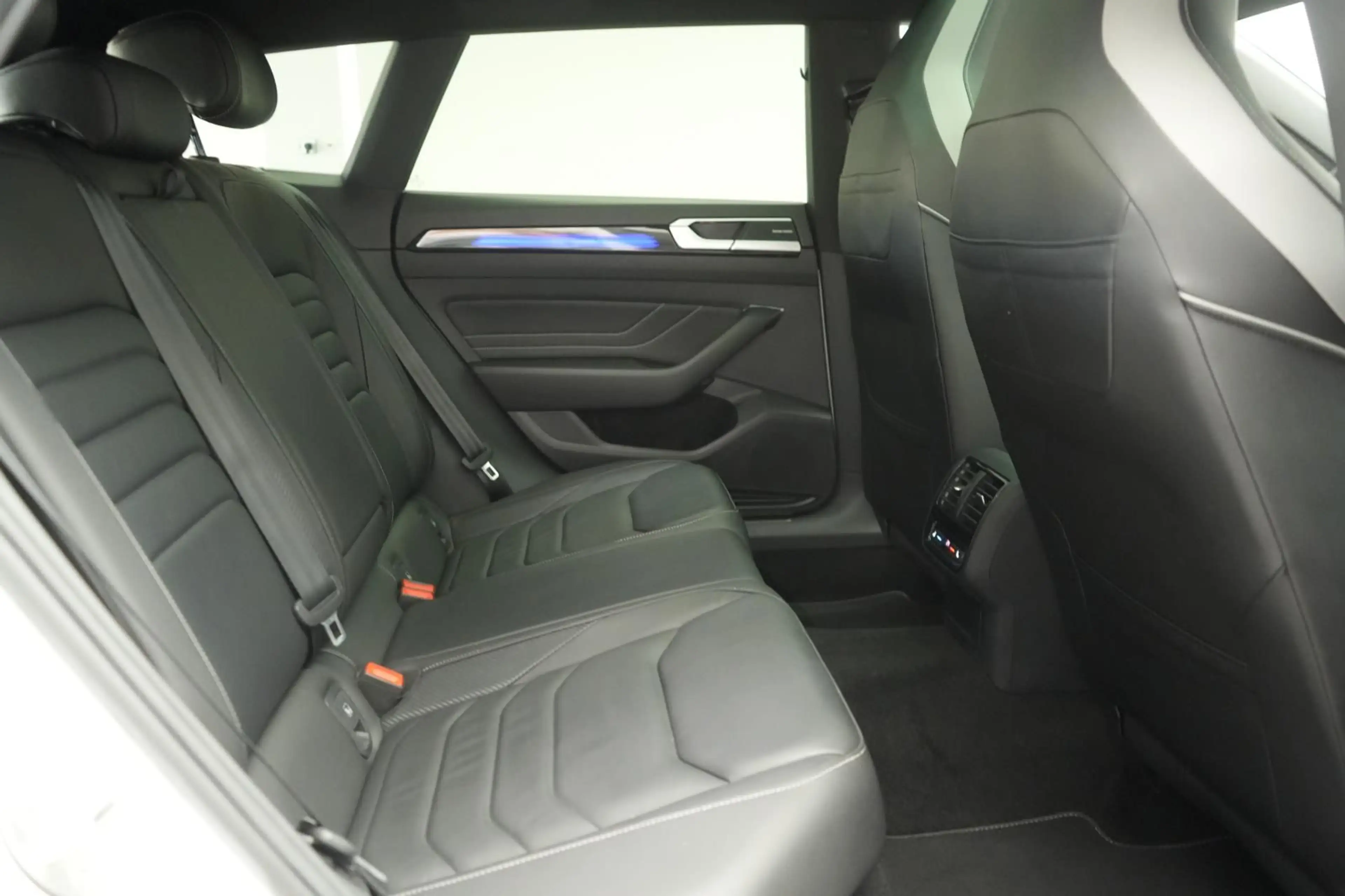 Volkswagen Arteon Shooting Brake 2.0 TDI 4Motion R-Line Pan — photo 12