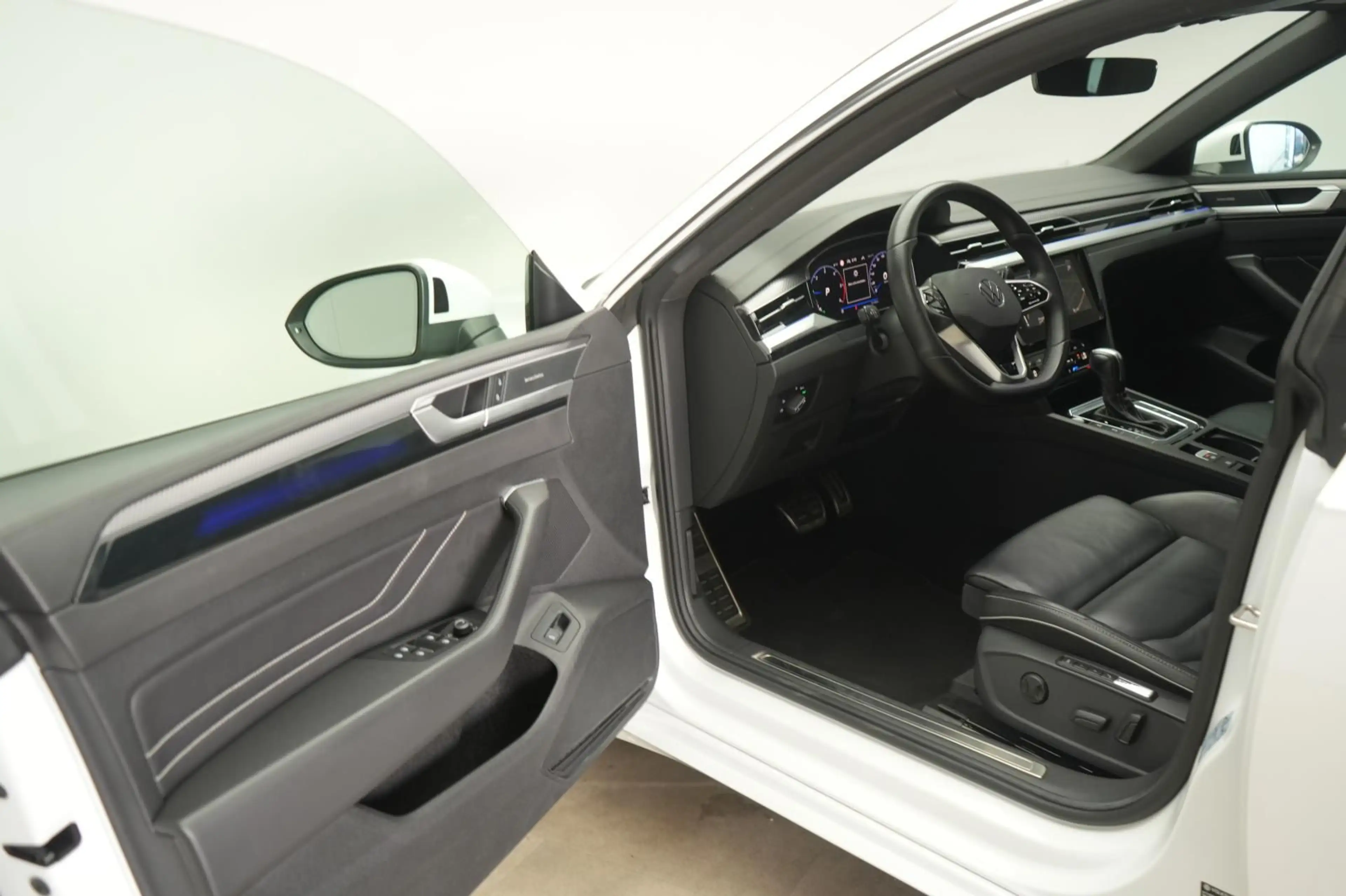 Volkswagen Arteon Shooting Brake 2.0 TDI 4Motion R-Line Pan — photo 15