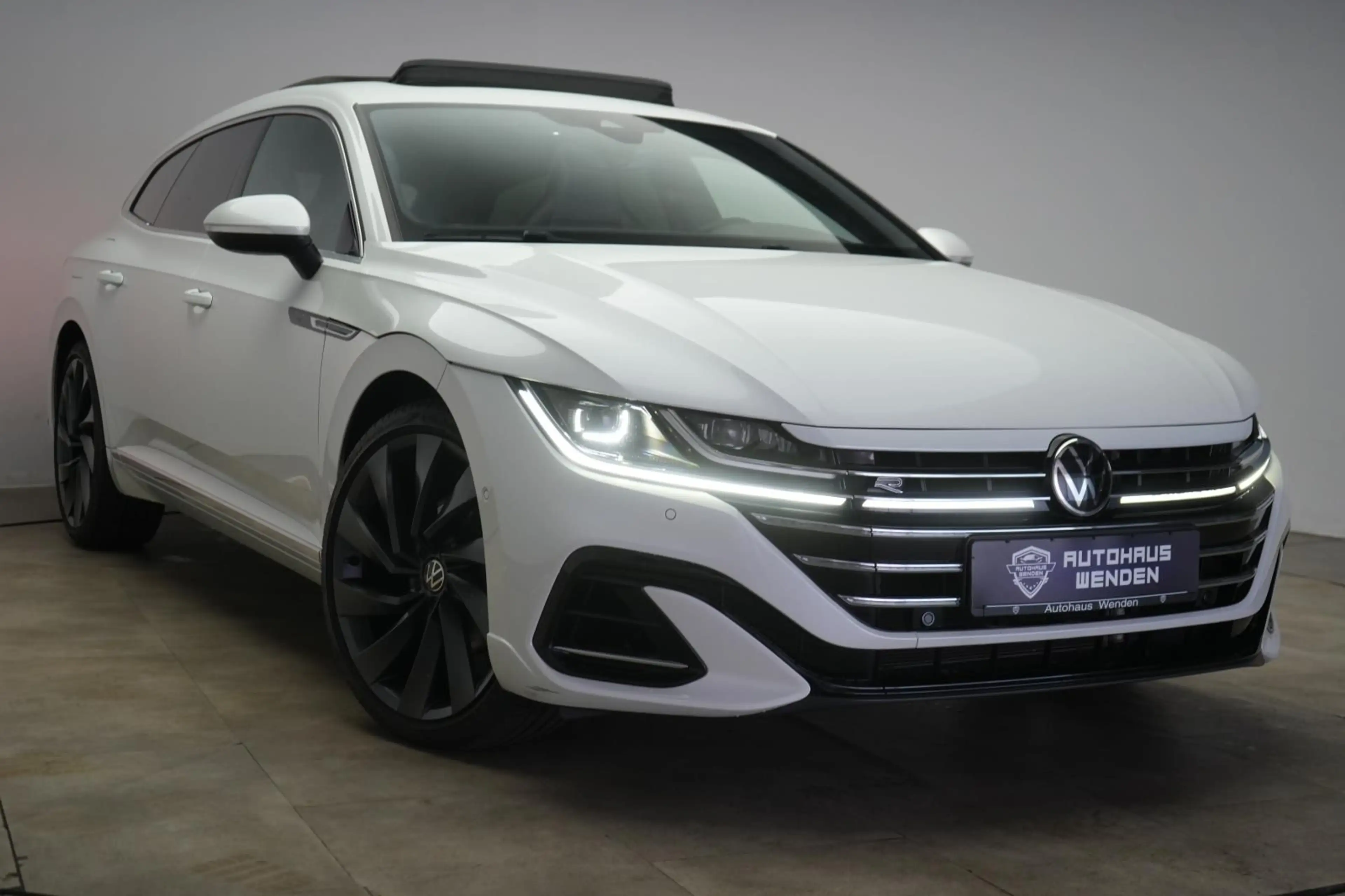 Volkswagen Arteon Shooting Brake 2.0 TDI 4Motion R-Line Pan — photo 2