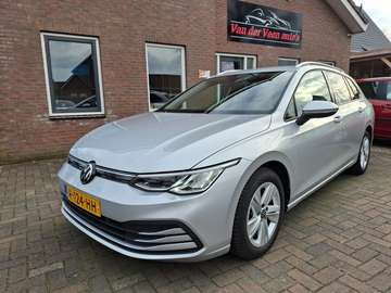 1.0 TSI Life. Zeer netjes en luxe o.a. stoel- & st