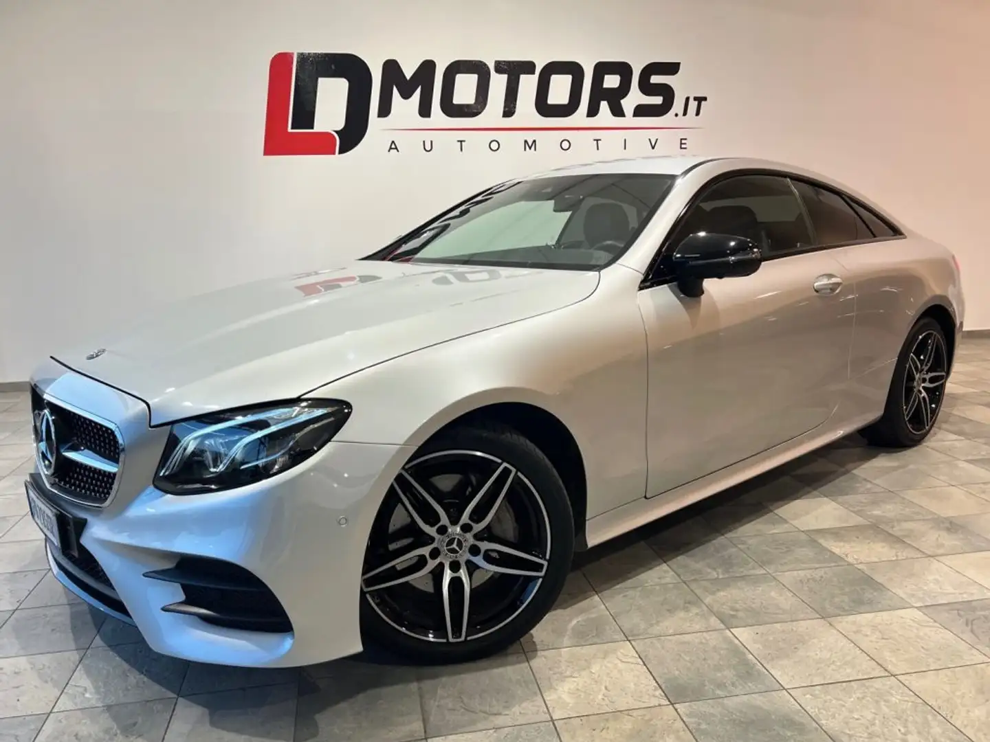 Mercedes-Benz E 220 d 4Matic Premium AMG Line Zilver - 1