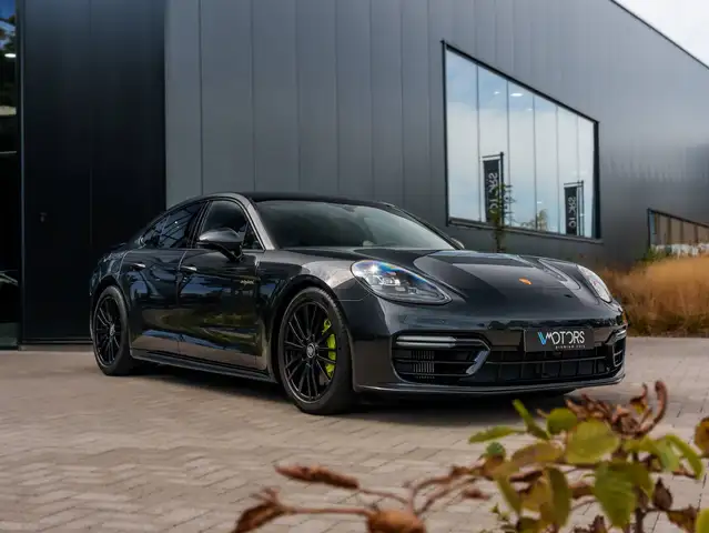Porsche Panamera view 5