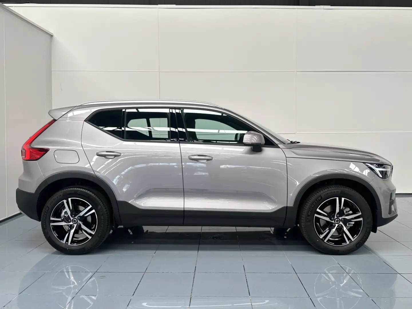 Volvo XC40 B3 Core Aut. Grigio - 2