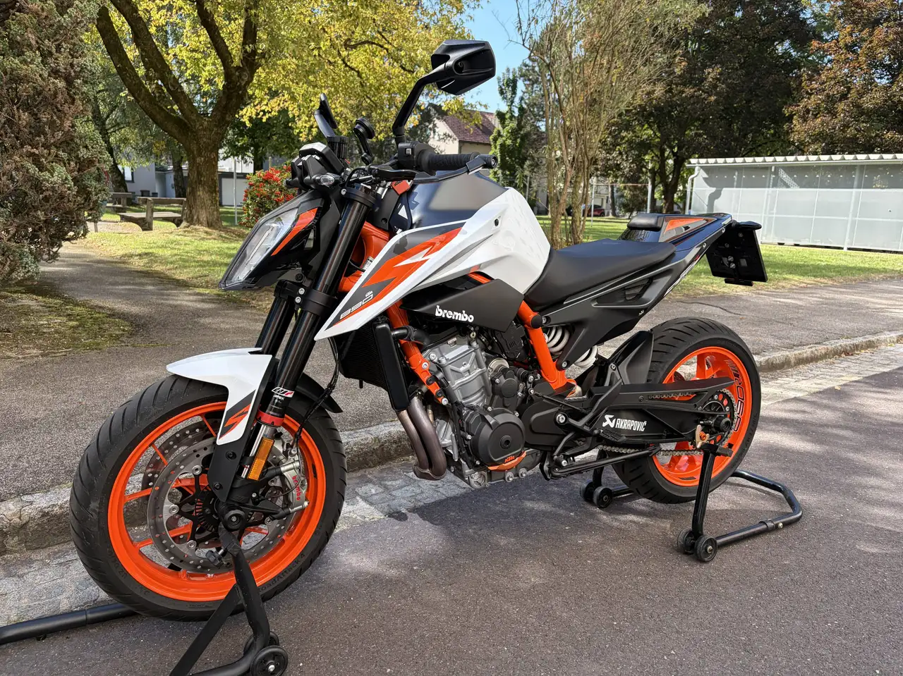 KTM 890 Duke R