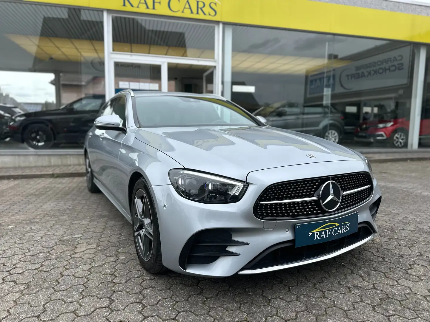 Mercedes-Benz E 200 d AMG // 360camera // FACELIFT // GARANTIE // BTW! Zilver - 2