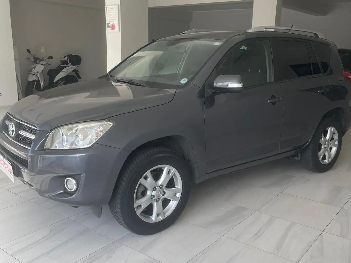 Toyota RAV 4 RAV4 2.2 d-4d Luxury 150cv dpf my09 Grau - 2