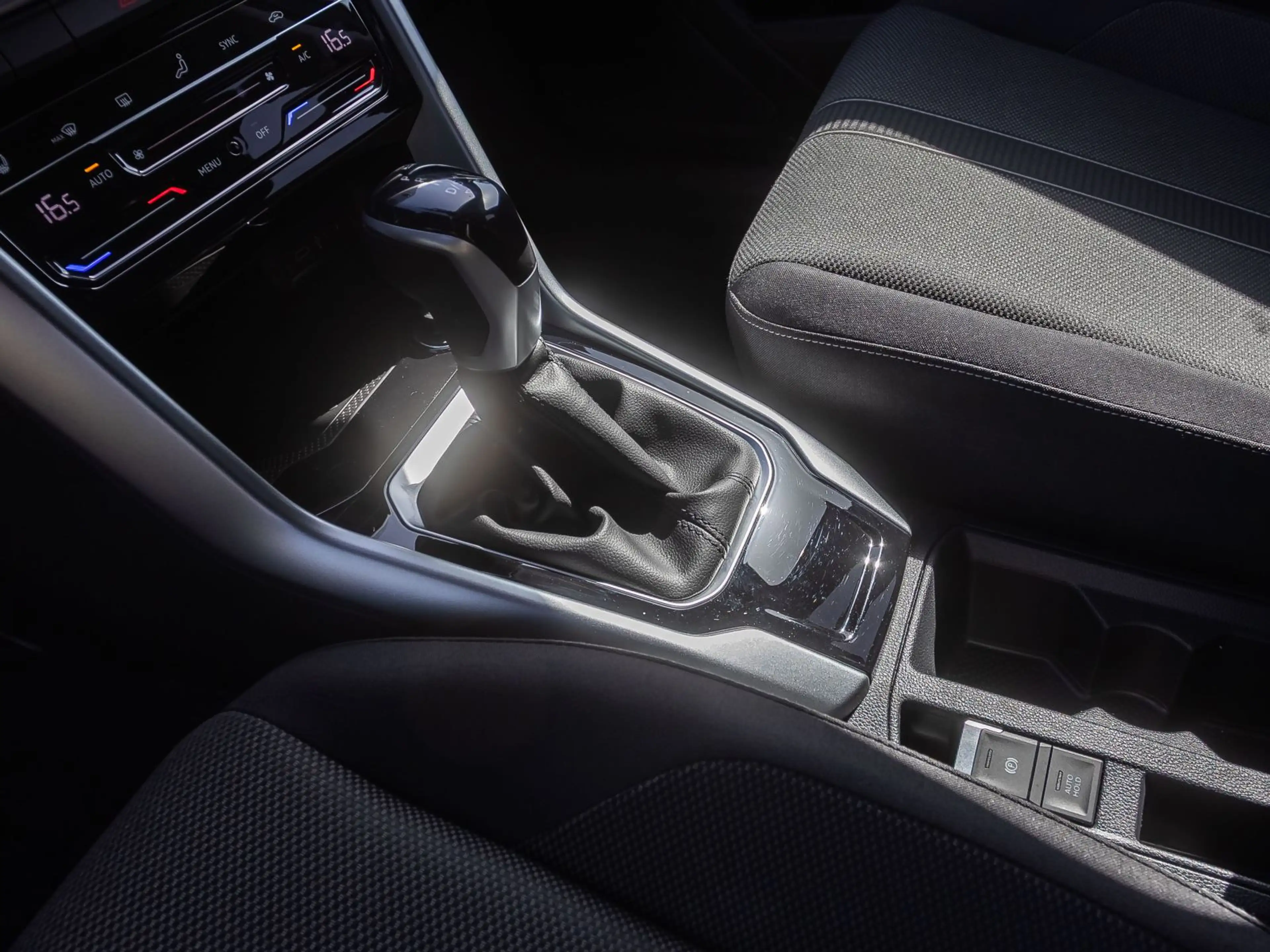 Volkswagen T-Roc 1.5 TSI DSG Life, AHK, Navi, LED, Rückfahr — photo 15