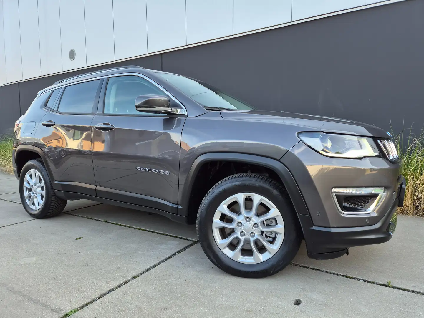 Jeep Compass 1.3 Turbo AWD PHEV*CAMERA*NAVI*DAB*KEYLESS*LED* Grijs - 1