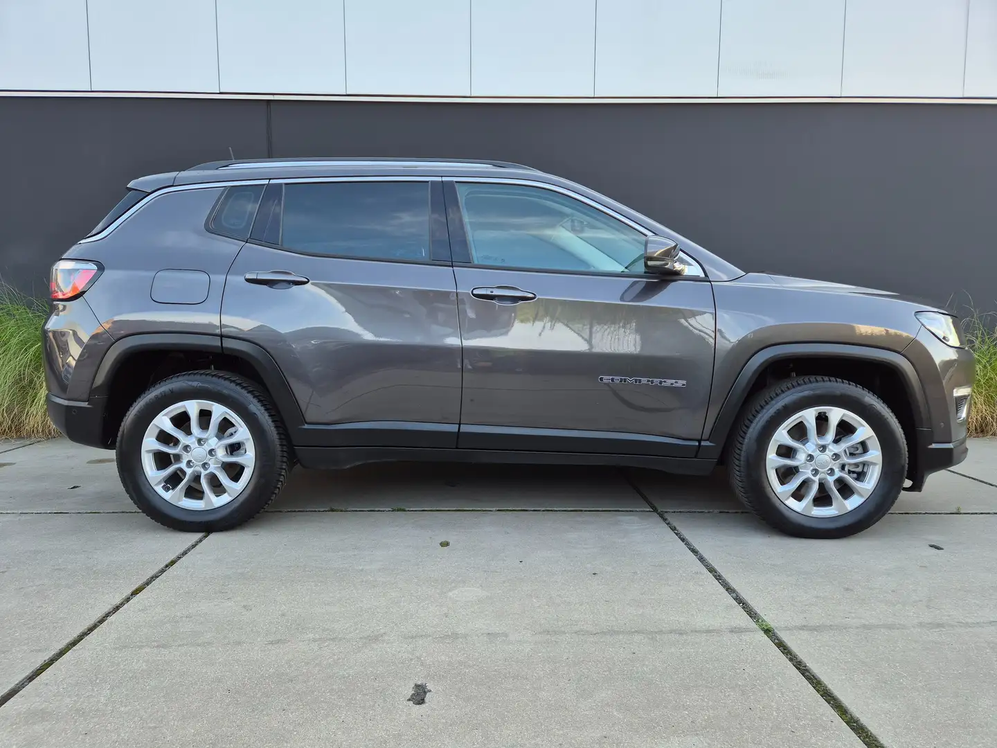 Jeep Compass 1.3 Turbo AWD PHEV*CAMERA*NAVI*DAB*KEYLESS*LED* Grijs - 2
