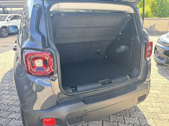 Jeep Renegade view 6