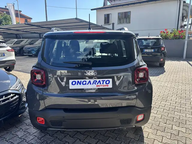 Jeep Renegade view 5