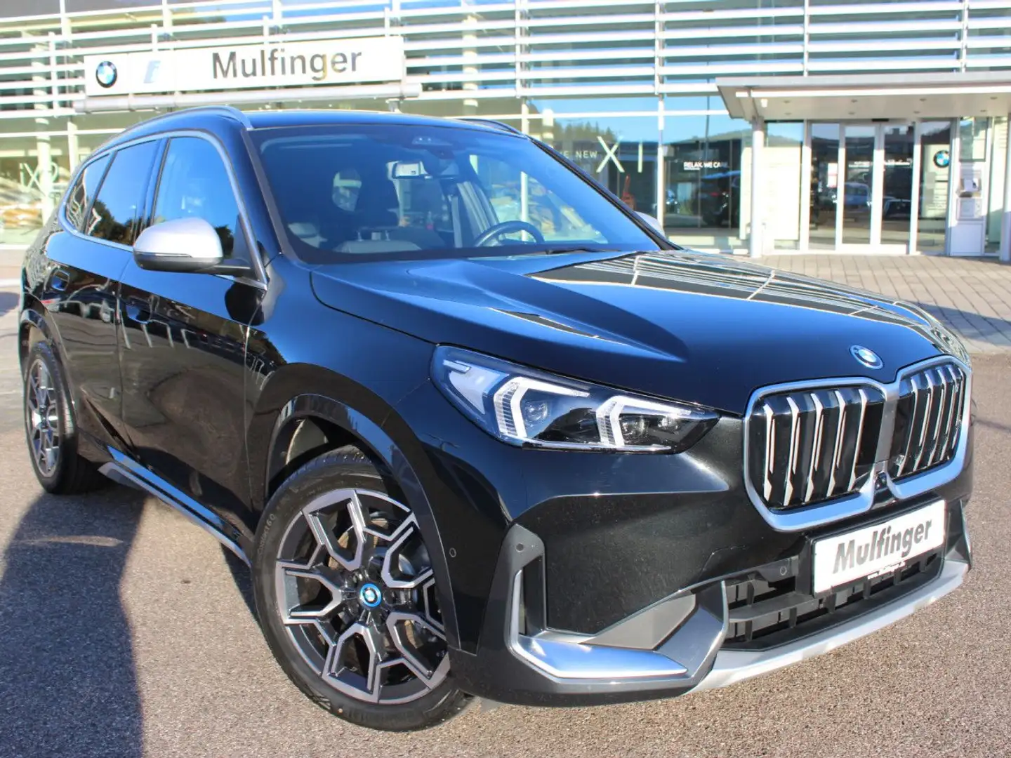 BMW iX1 x30 xLine HUD ACC LiveProf.SurView Ad-LED Navi Schwarz - 2