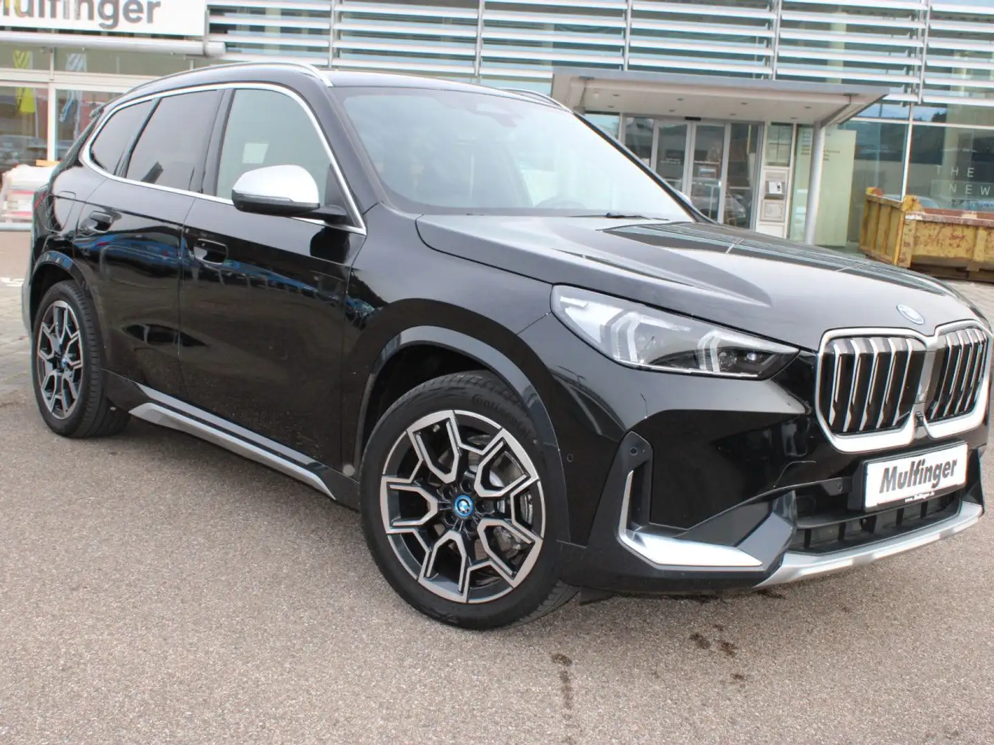 BMW iX1 x30 xLine HUD ACC LiveProf.SurView Ad-LED Navi Schwarz - 2