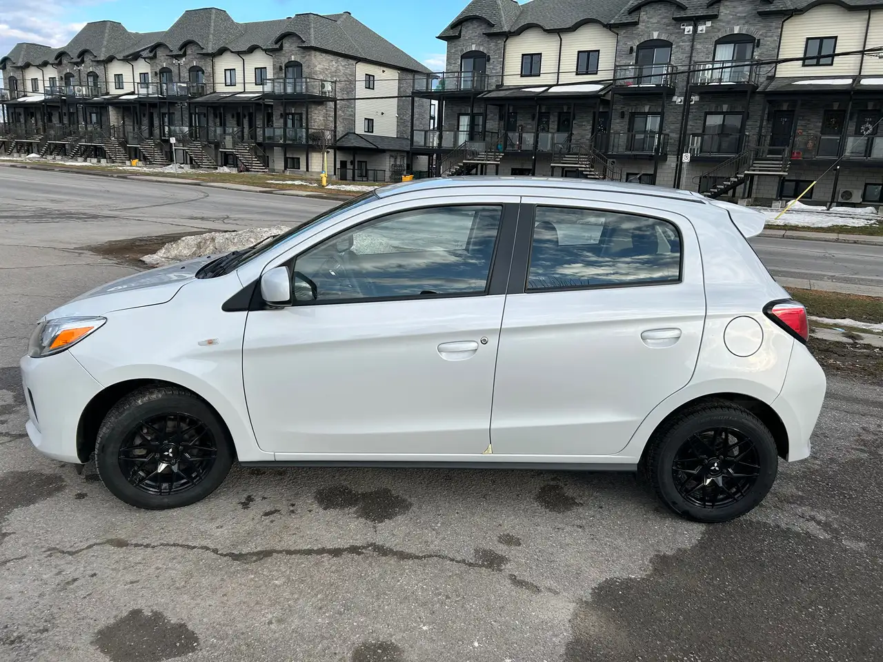 Mitsubishi Mirage снимка Mitsubishi Mirage