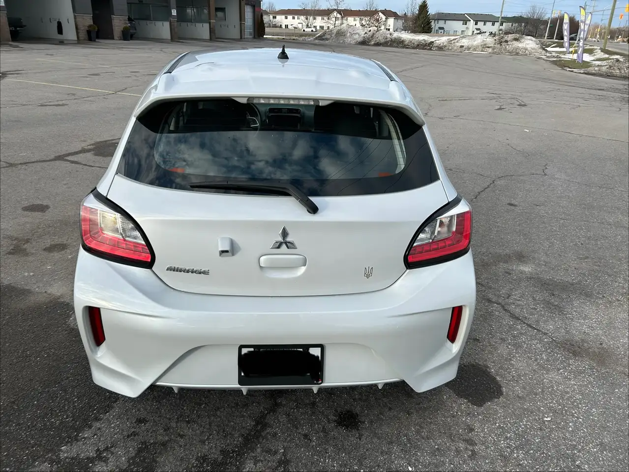 Mitsubishi Mirage снимка Mitsubishi Mirage