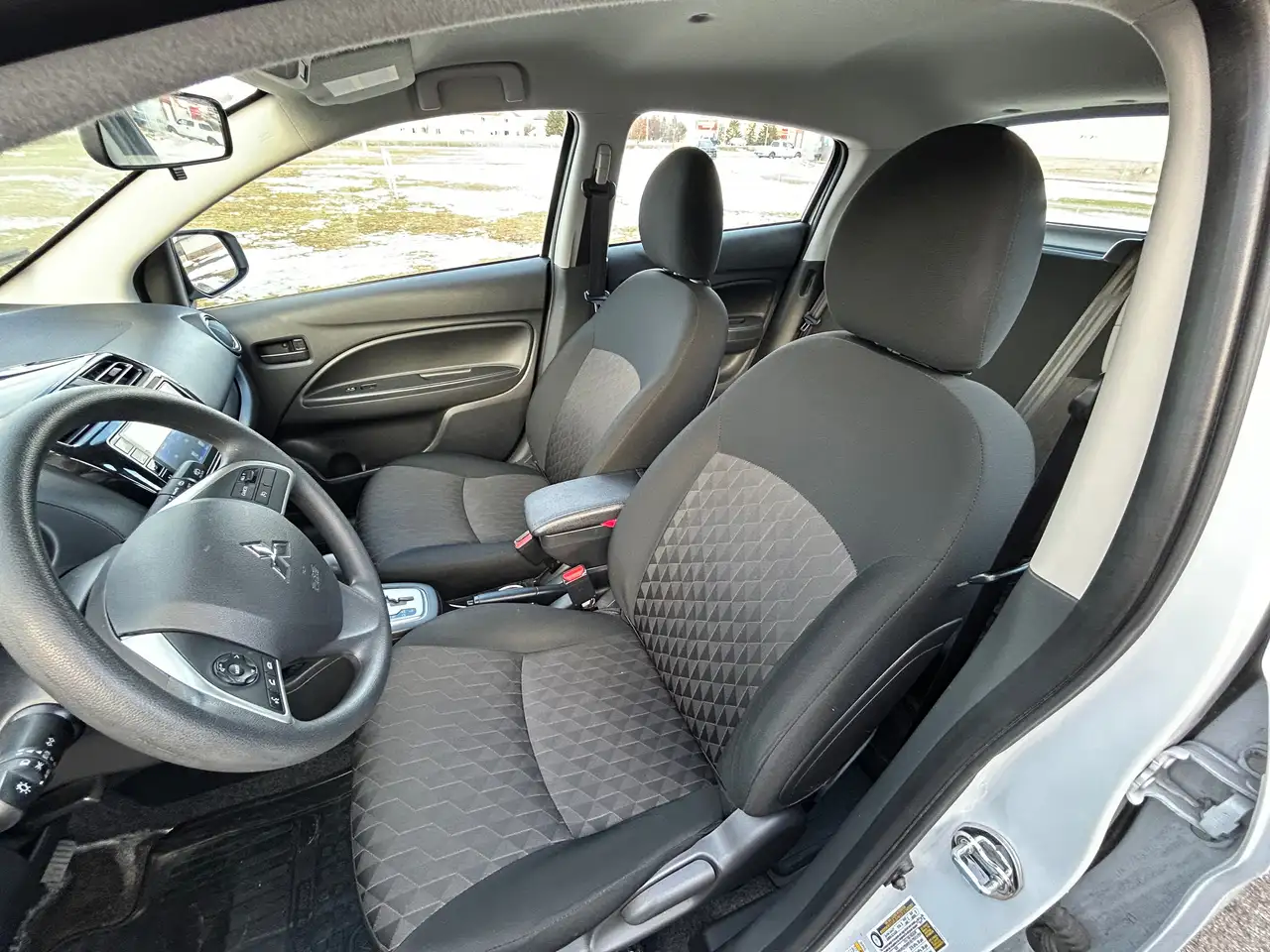 Mitsubishi Mirage снимка Mitsubishi Mirage