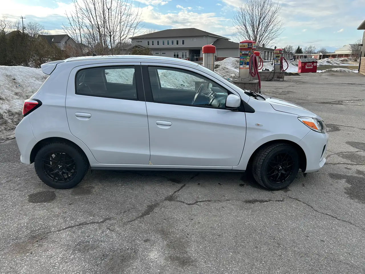 Mitsubishi Mirage снимка Mitsubishi Mirage