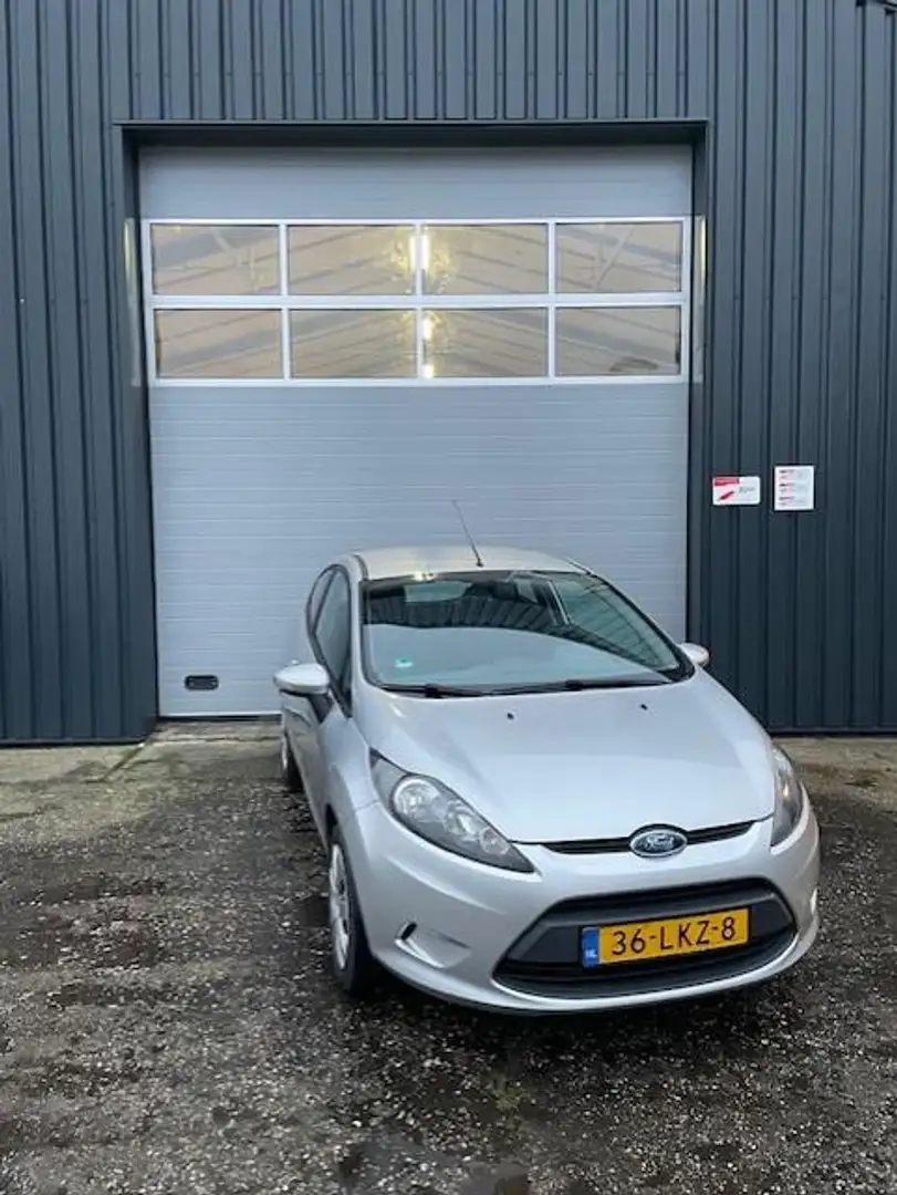 Ford Fiesta 1.25 Limited Gris - 1