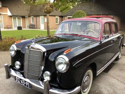 Mercedes-Benz 220 S MERCEDES 220 S PONTON